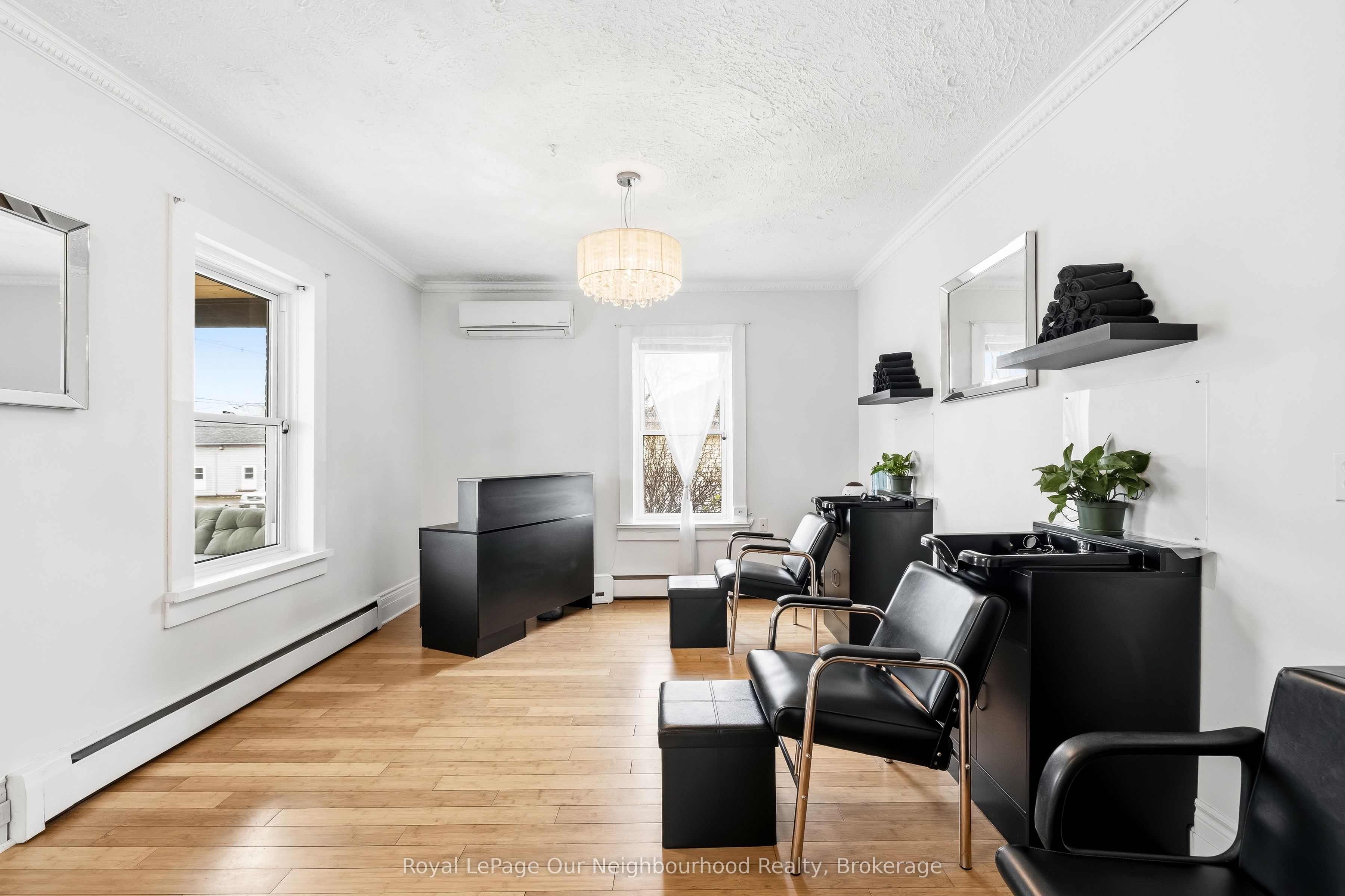162 Dundas Street E Property Photo 9