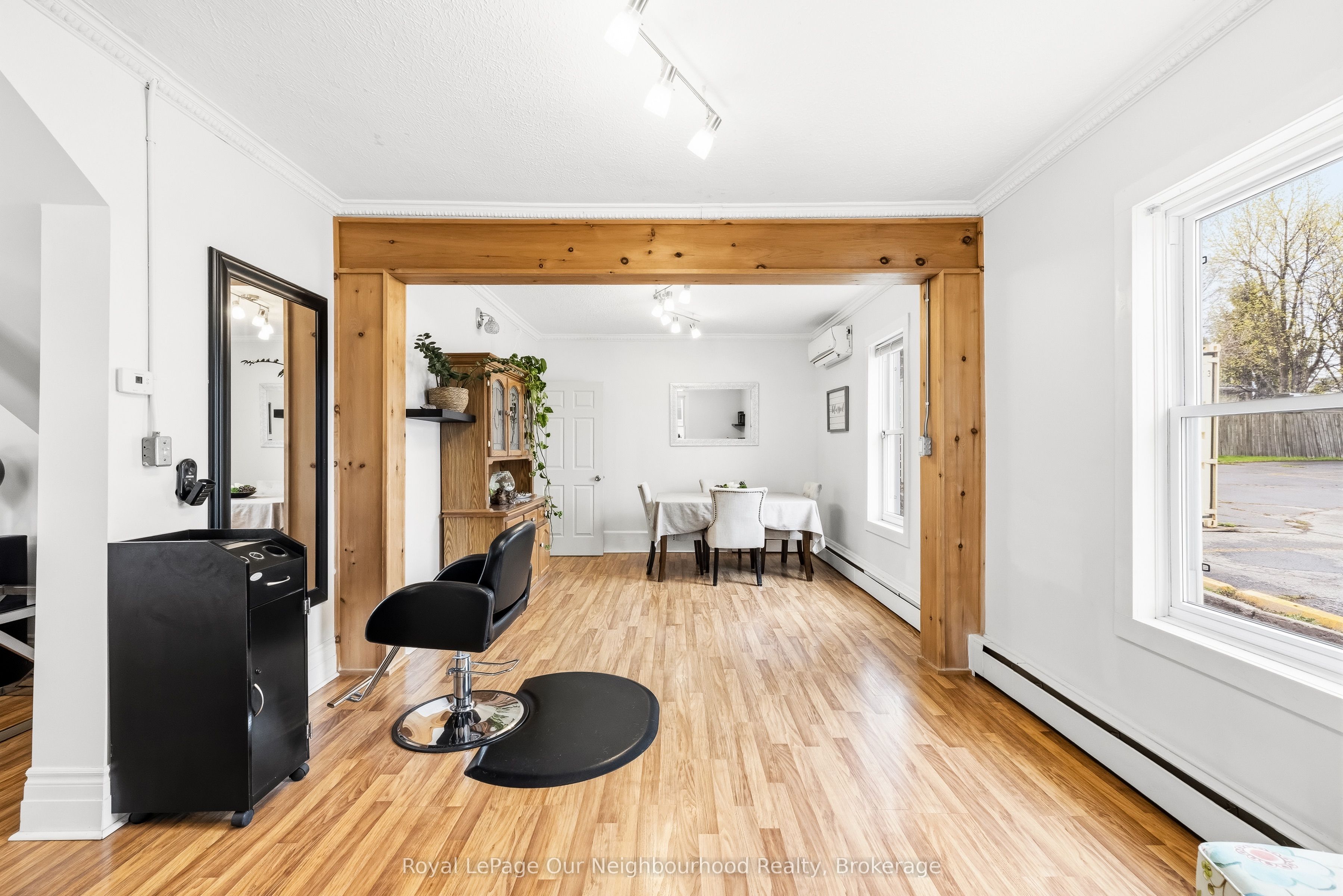162 Dundas Street E Property Photo 12