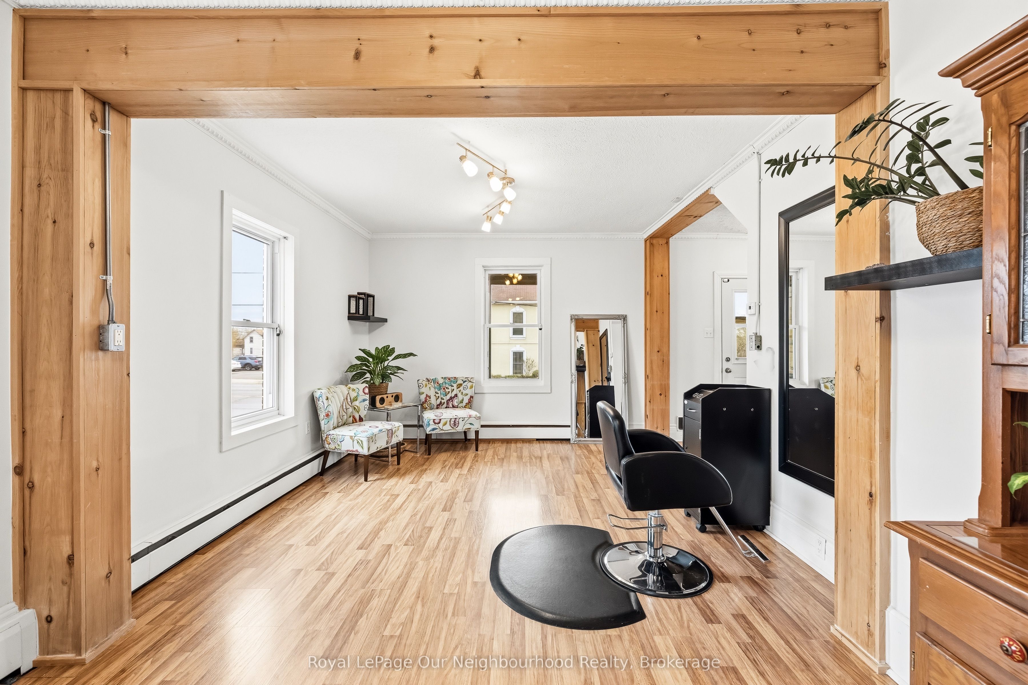 162 Dundas Street E Property Photo 14