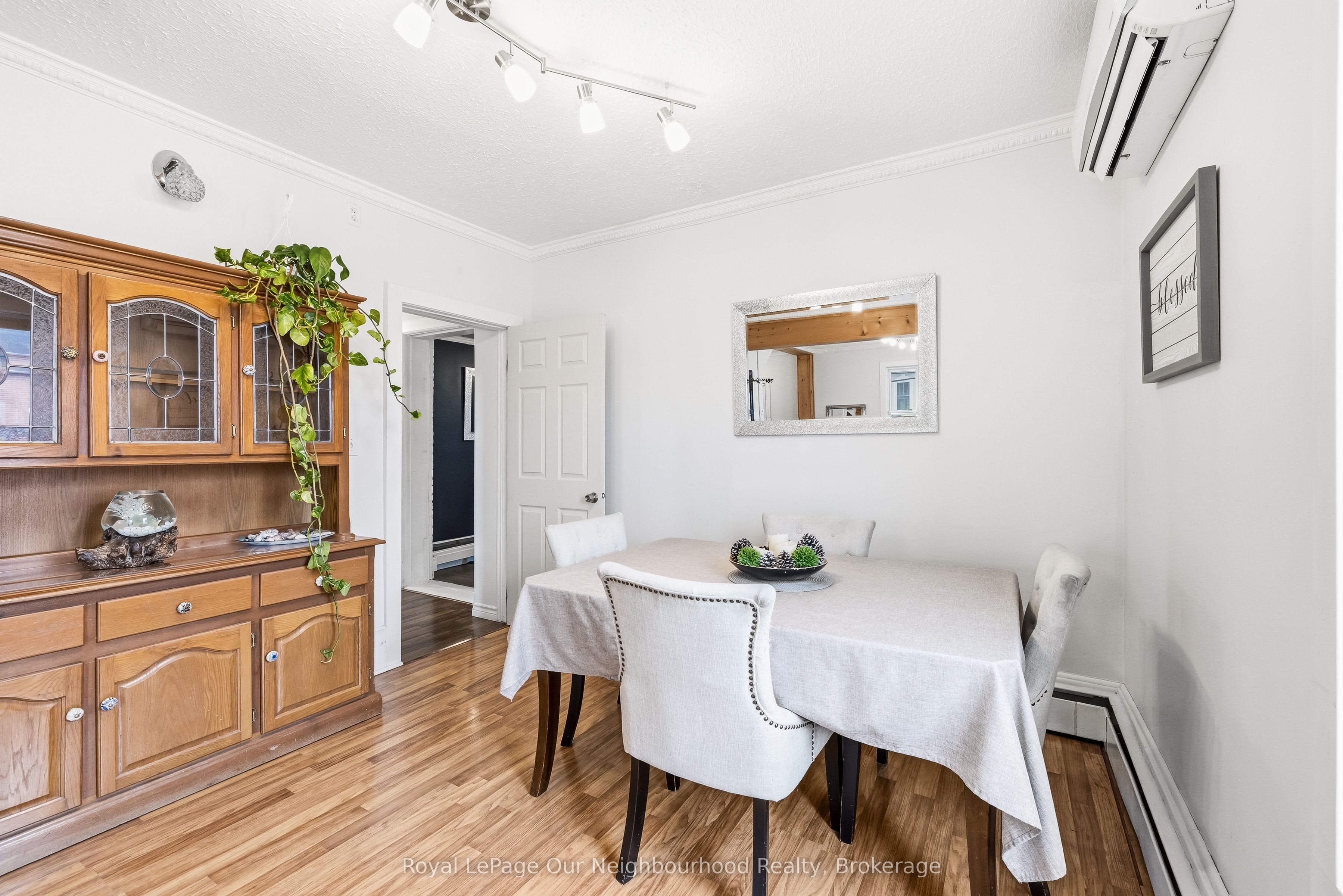 162 Dundas Street E Property Photo 15