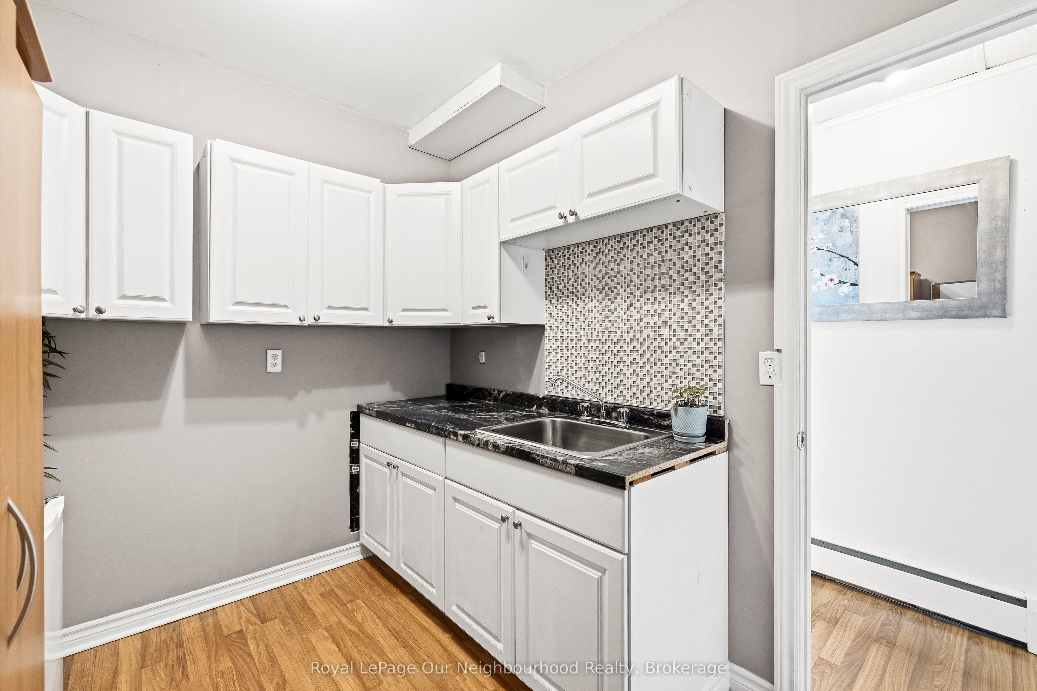 162 Dundas Street E Property Photo 18
