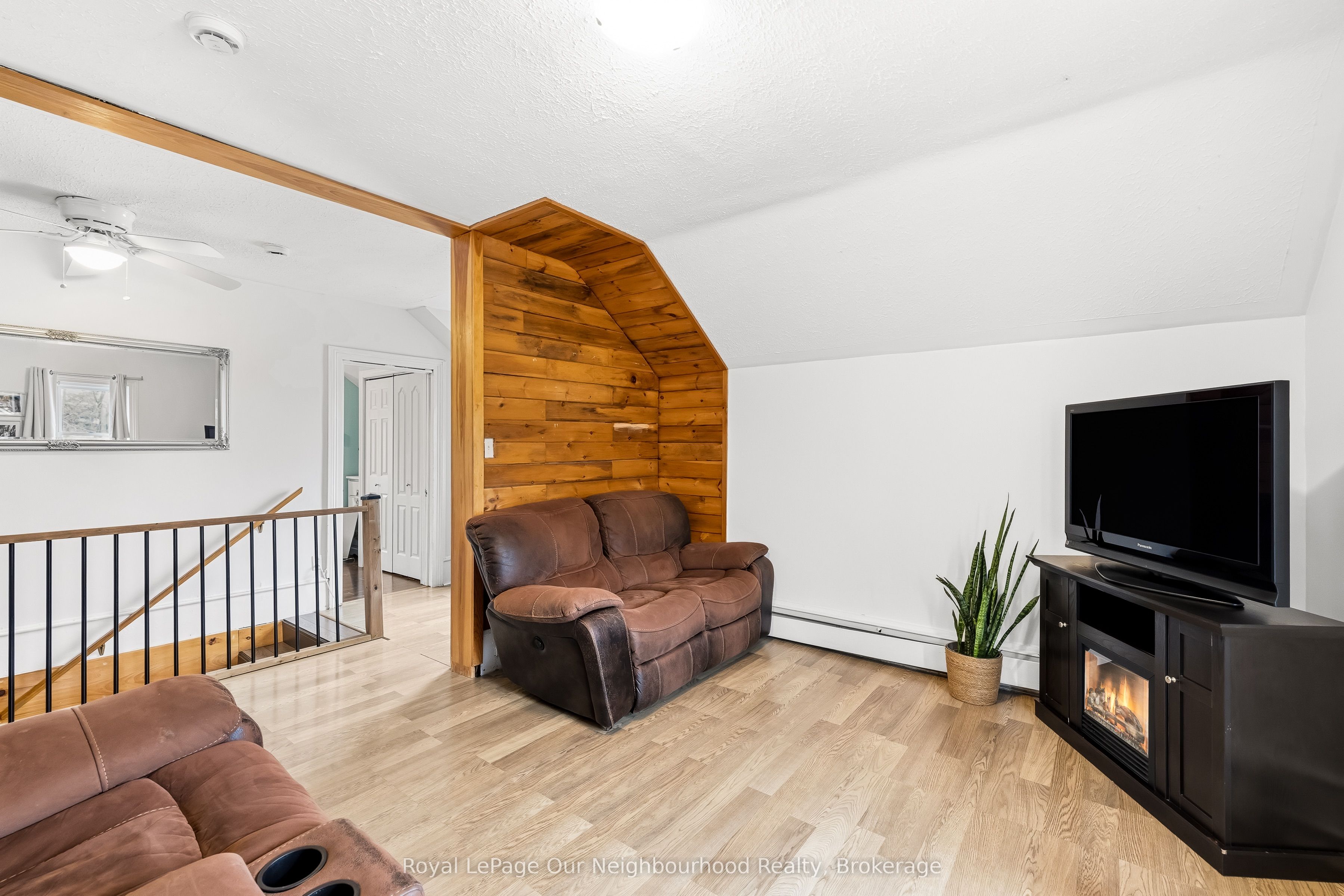 162 Dundas Street E Property Photo 25