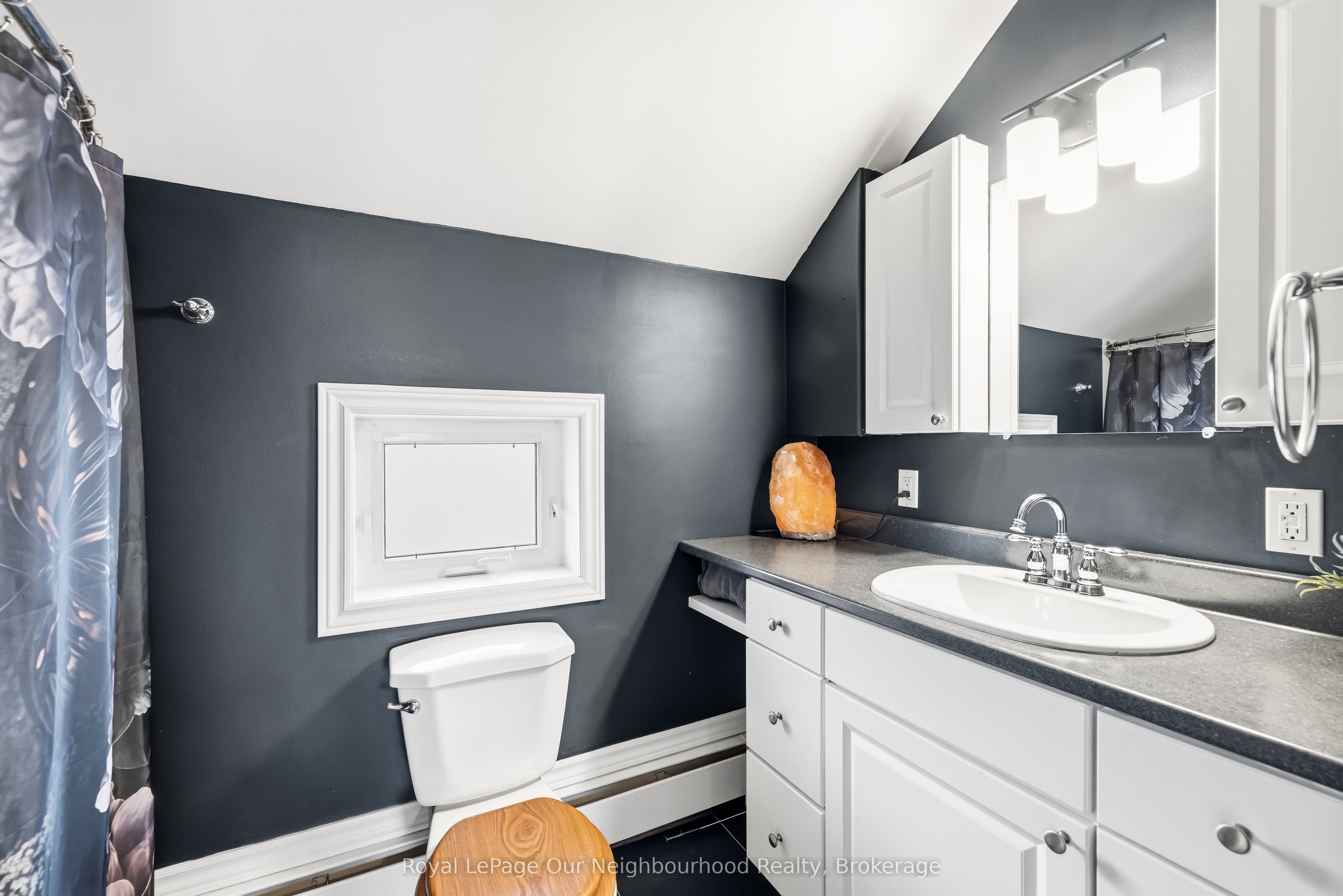 162 Dundas Street E Property Photo 27
