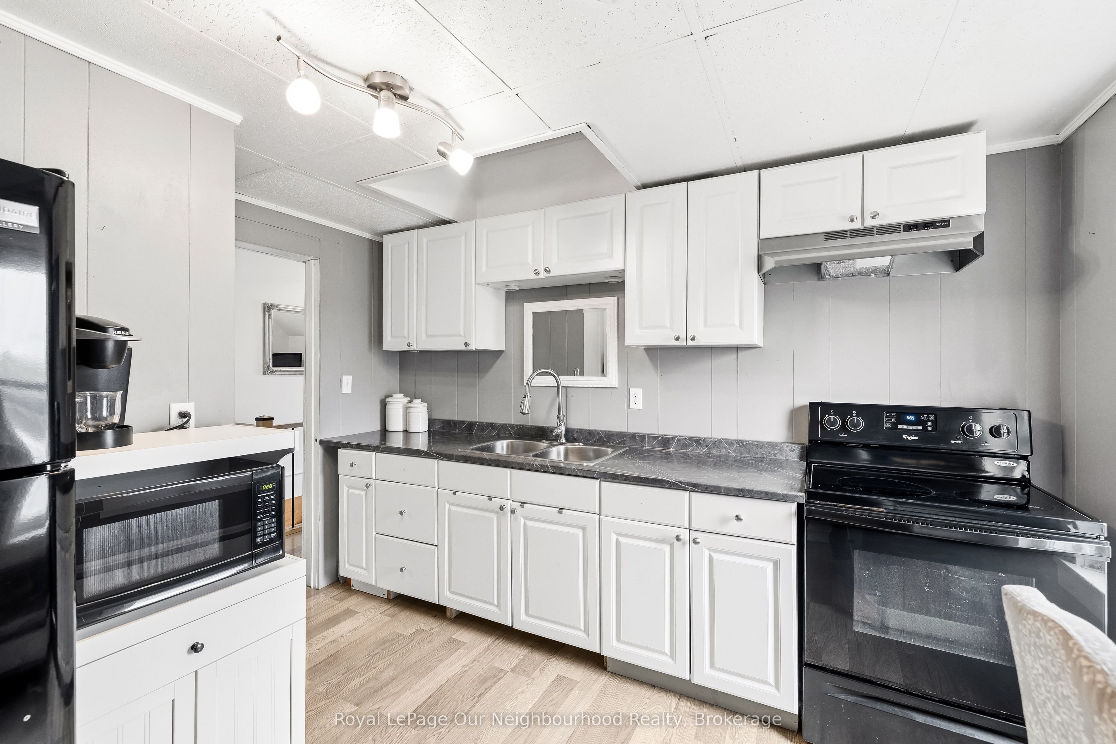 162 Dundas Street E Property Photo 28