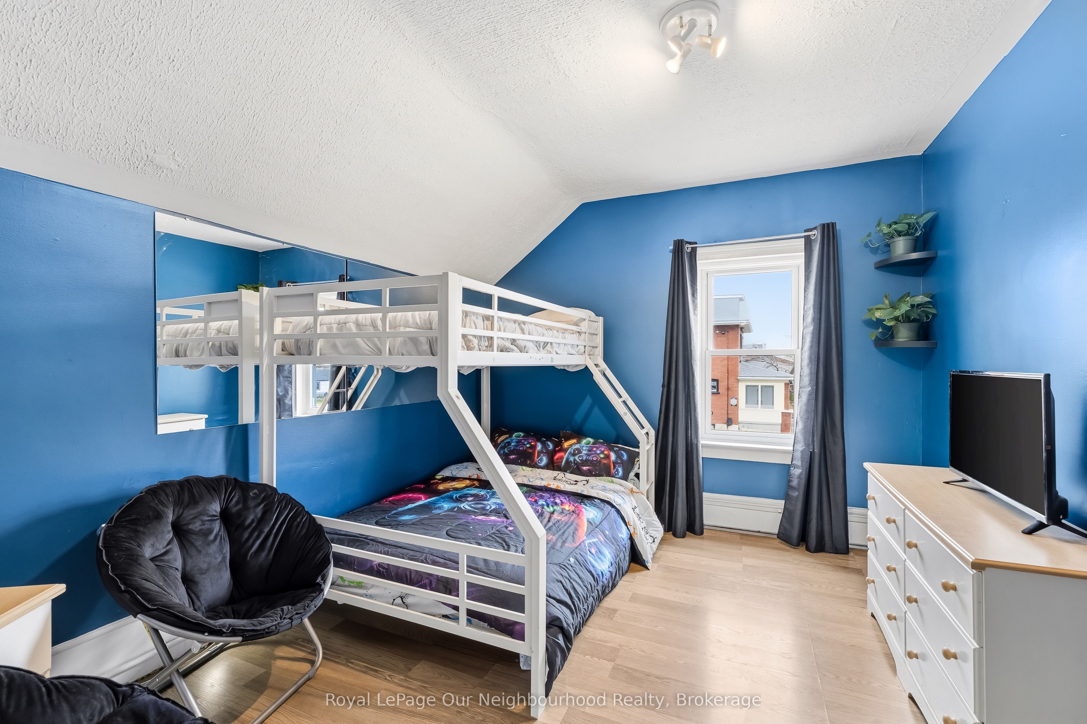 162 Dundas Street E Property Photo 32
