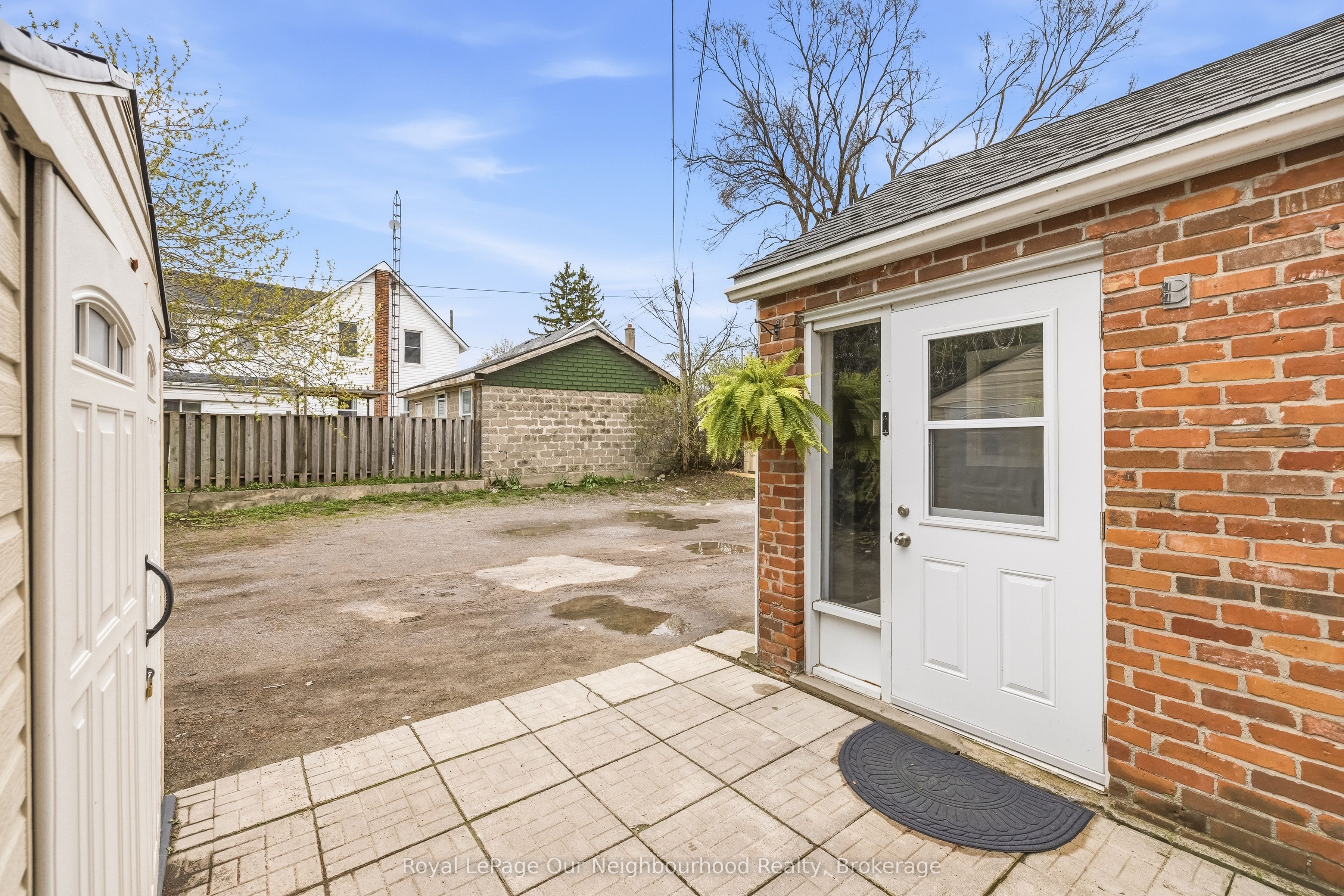 162 Dundas Street E Property Photo 33