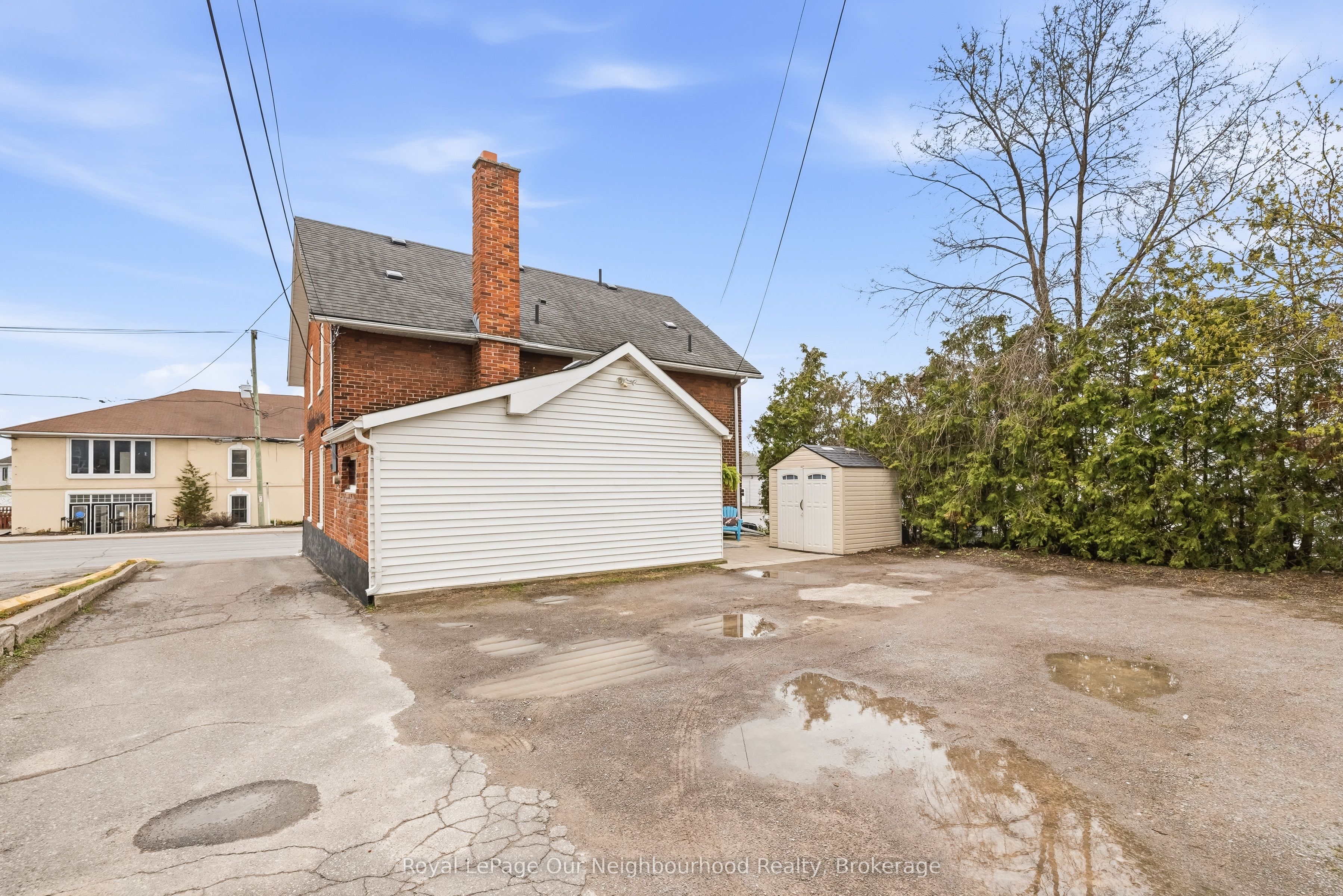 162 Dundas Street E Property Photo 35