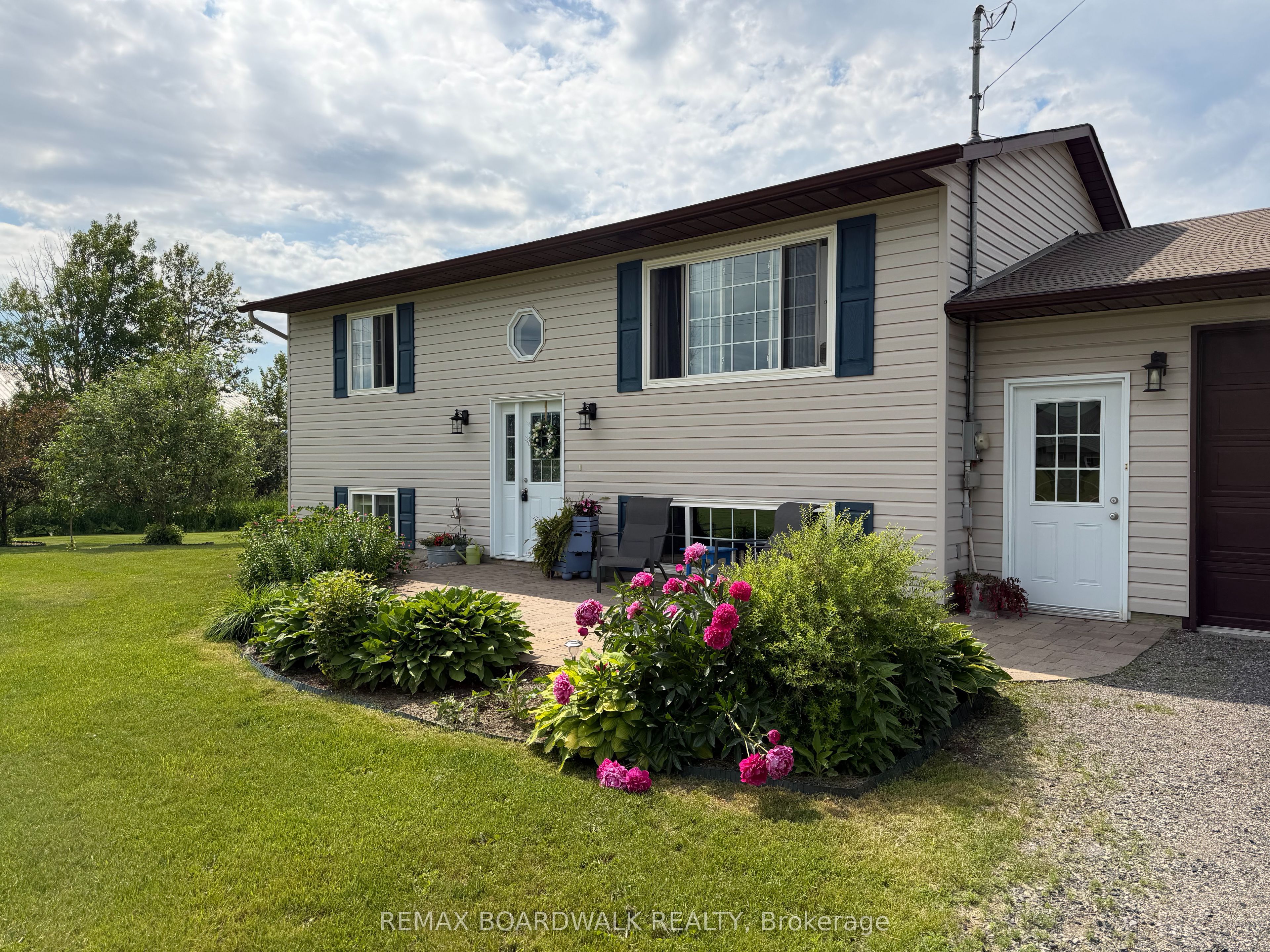 1644 Drummond Con 7 Road Property Photo 1