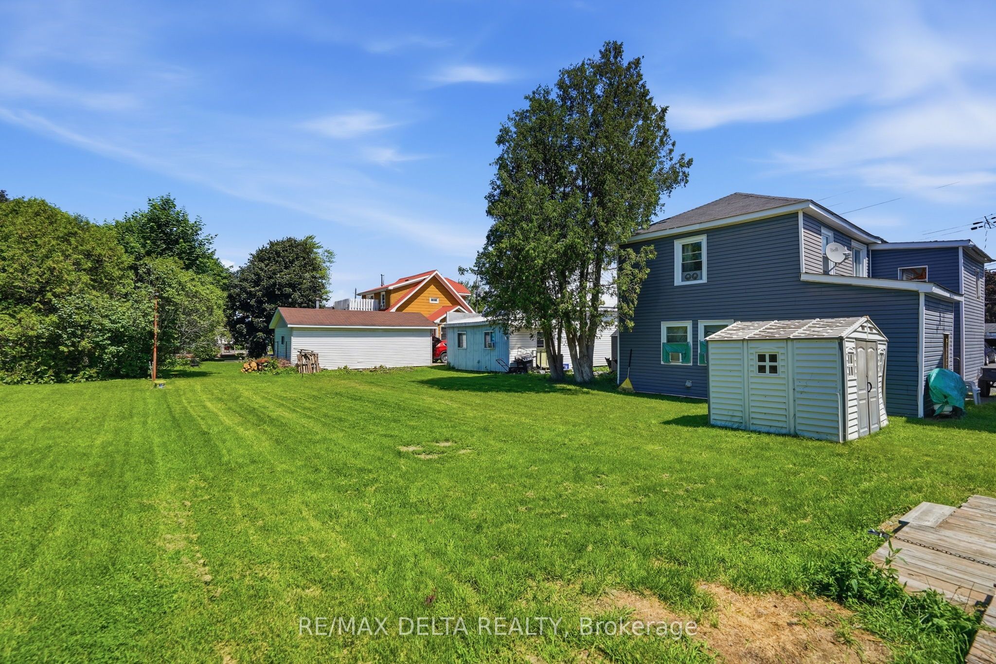 49 Lochiel Street E Property Photo 7