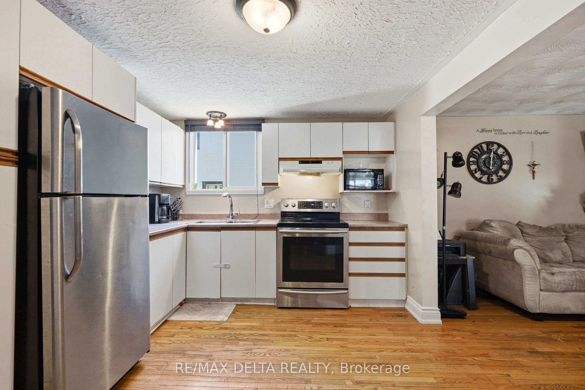 49 Lochiel Street E Property Photo 9