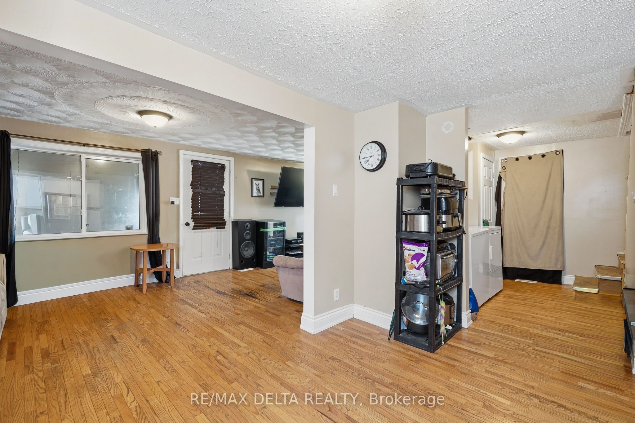 49 Lochiel Street E Property Photo 11