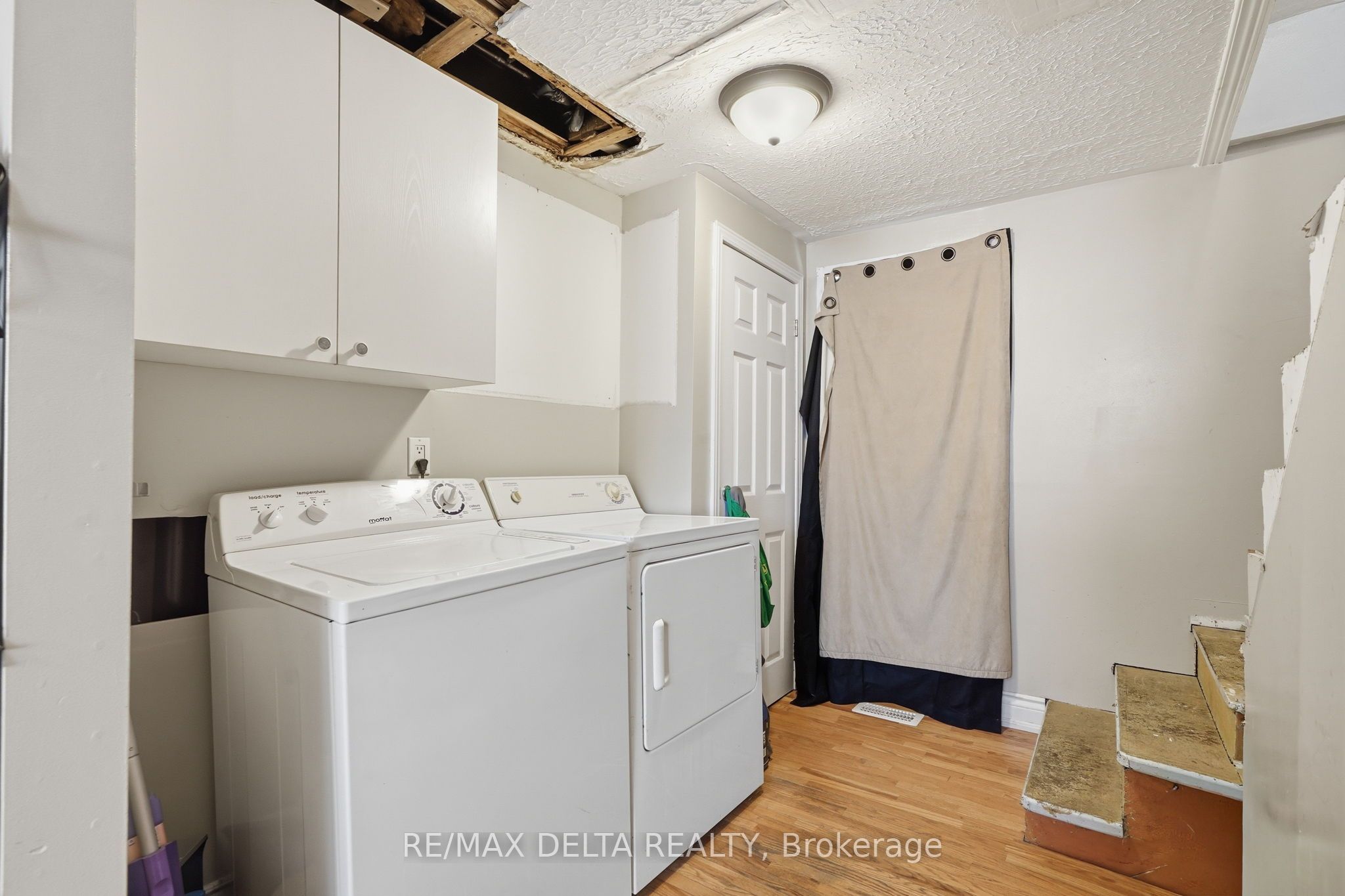 49 Lochiel Street E Property Photo 16