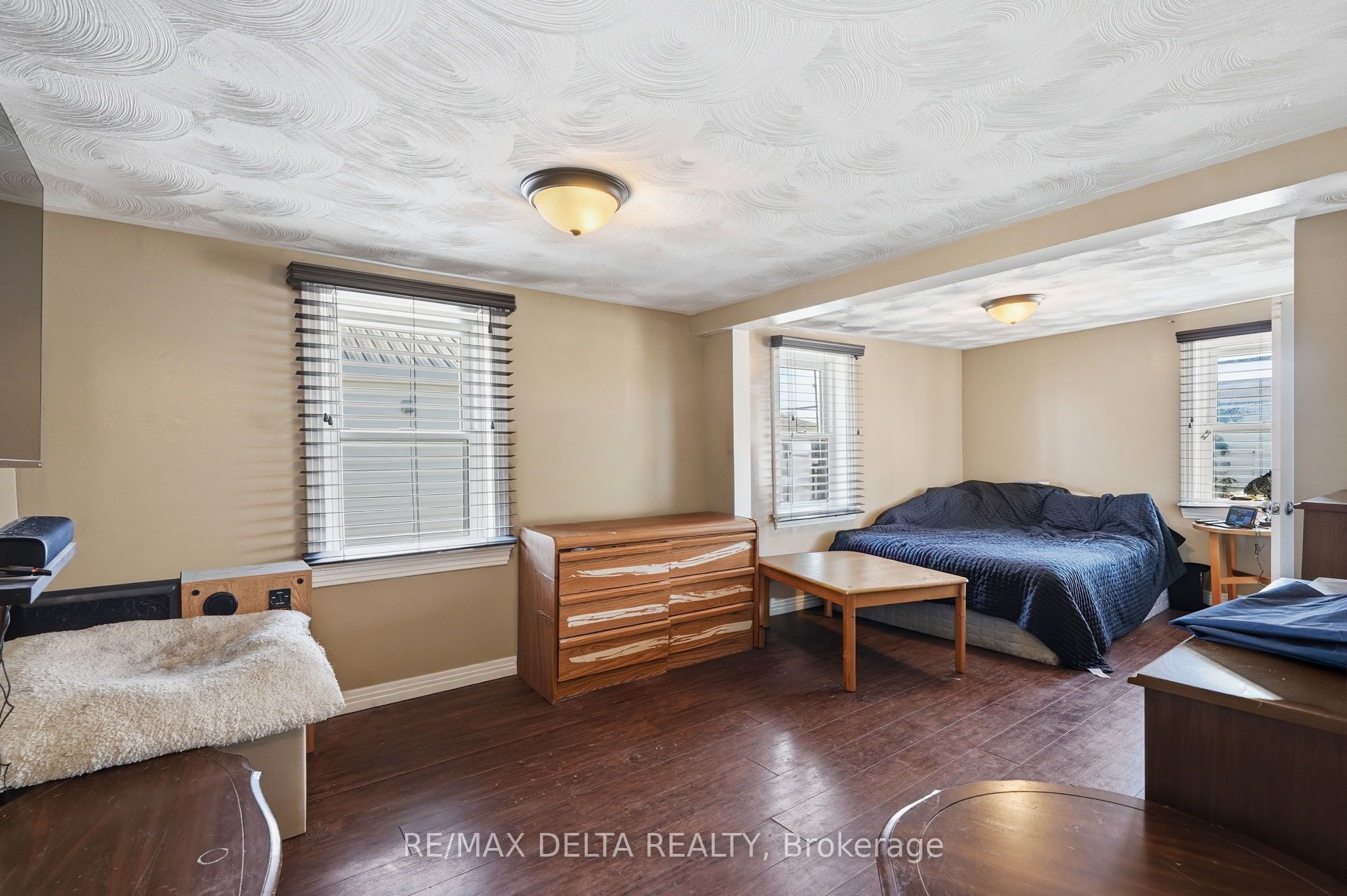 49 Lochiel Street E Property Photo 18