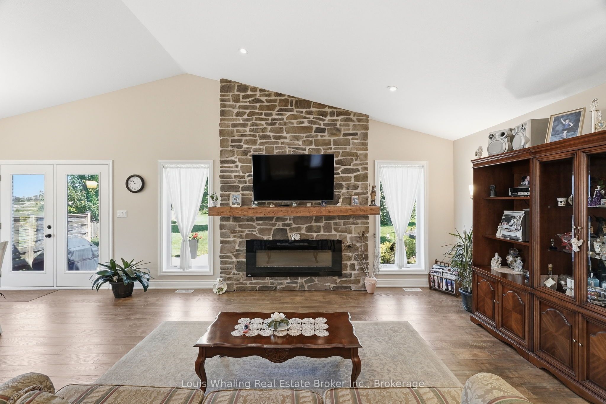 323079 Durham Road E Property Photo 7