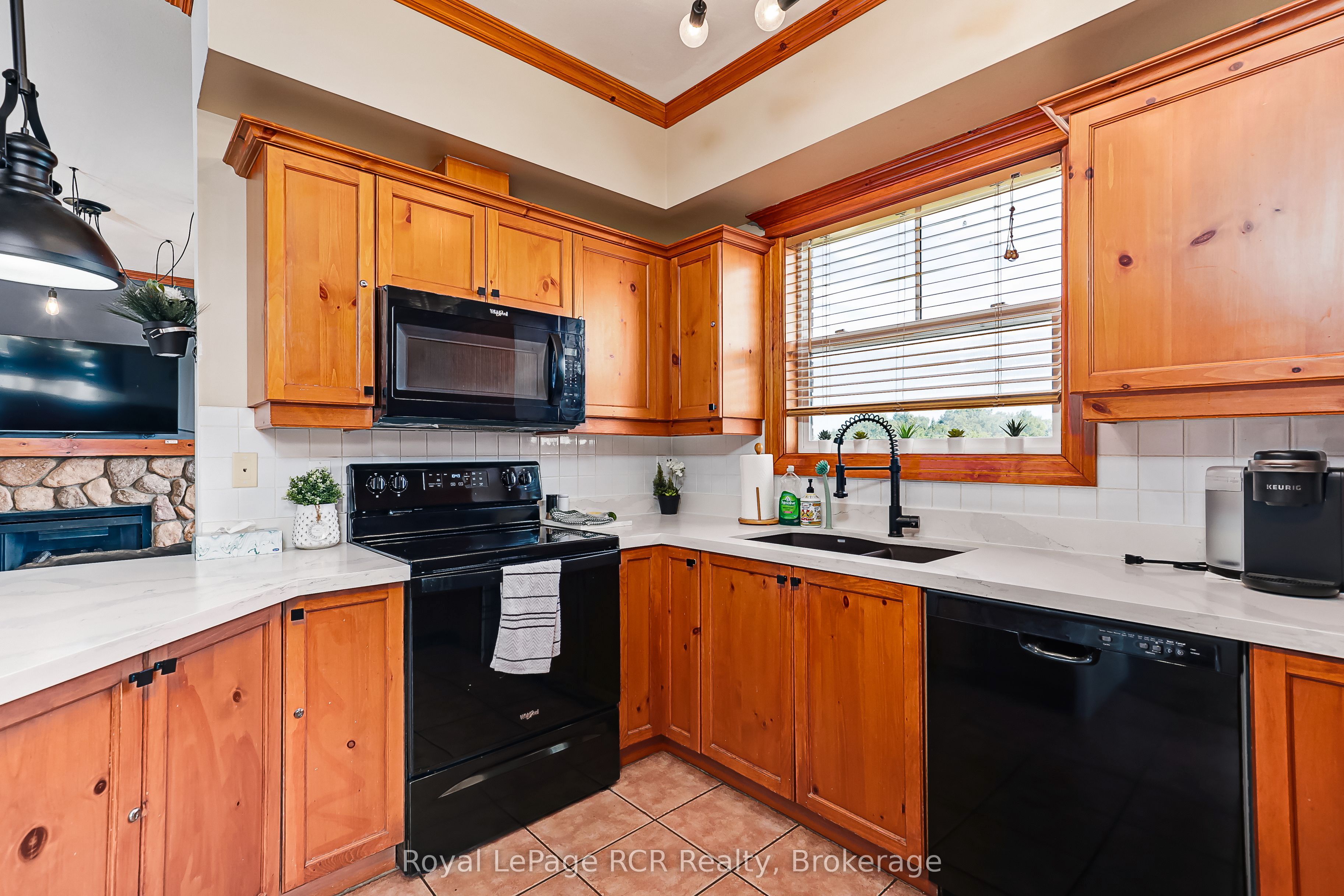 184 Snowbridge Way 211 Property Photo 6