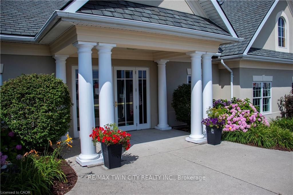 617 King Street N Property Photo 6