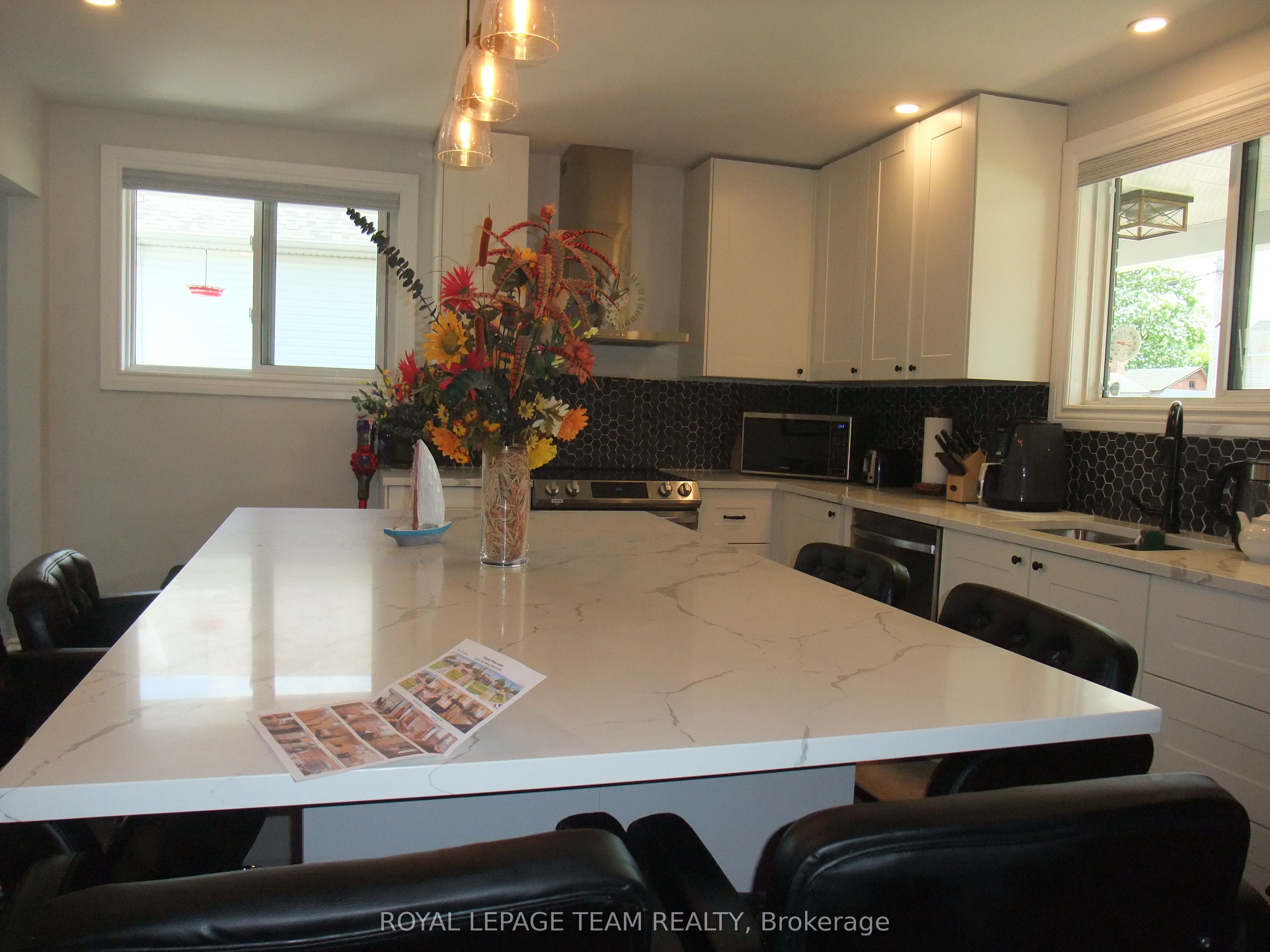 343 Harry Street Property Photo 6