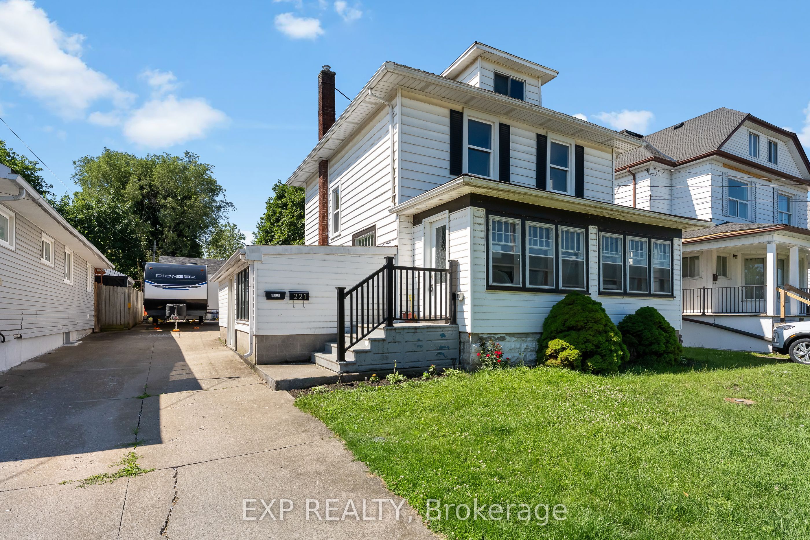 221 Bowen Road Property Photo 3