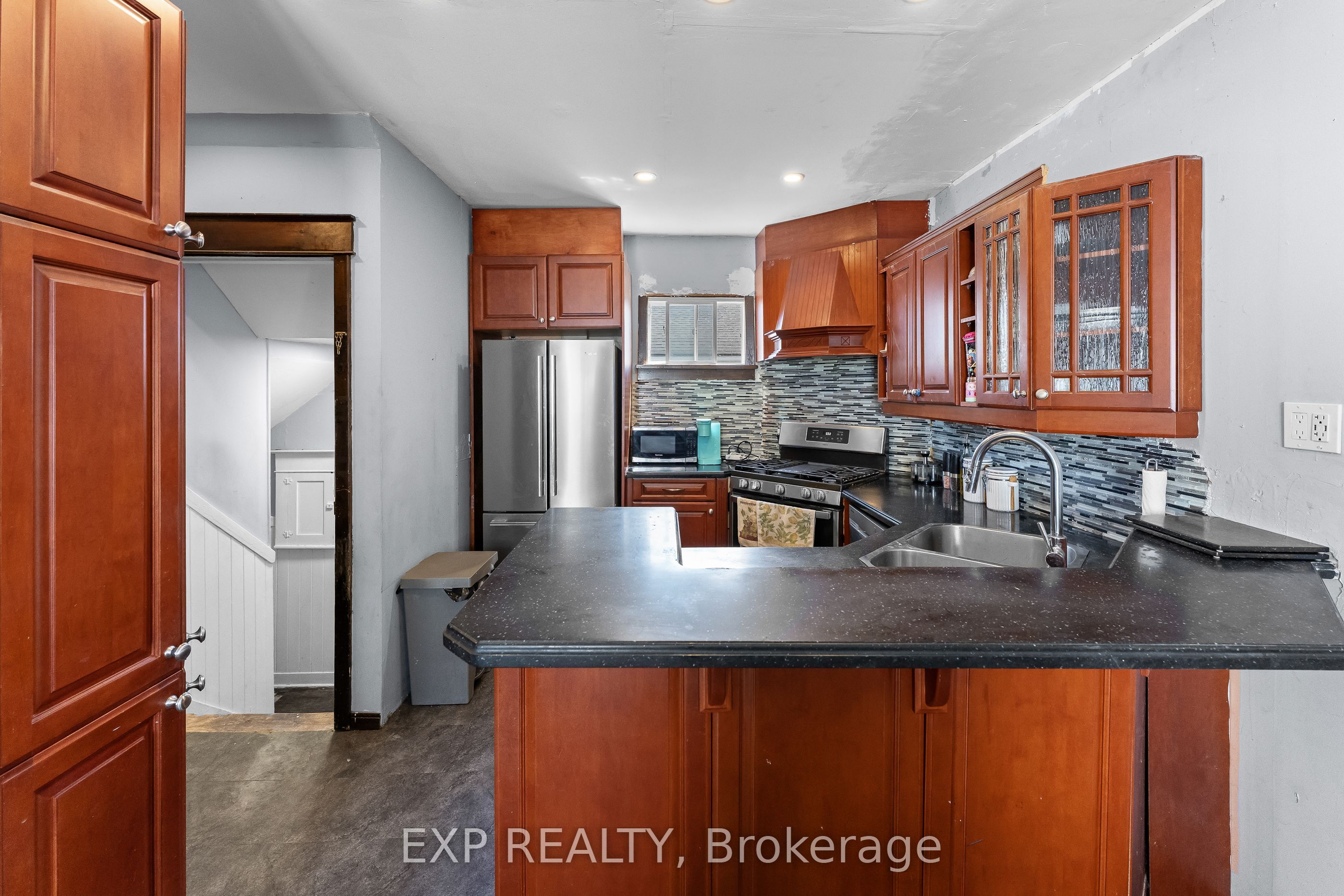 221 Bowen Road Property Photo 10