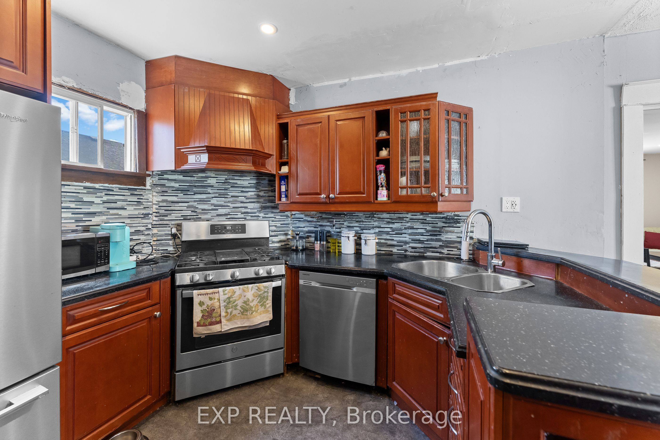 221 Bowen Road Property Photo 11