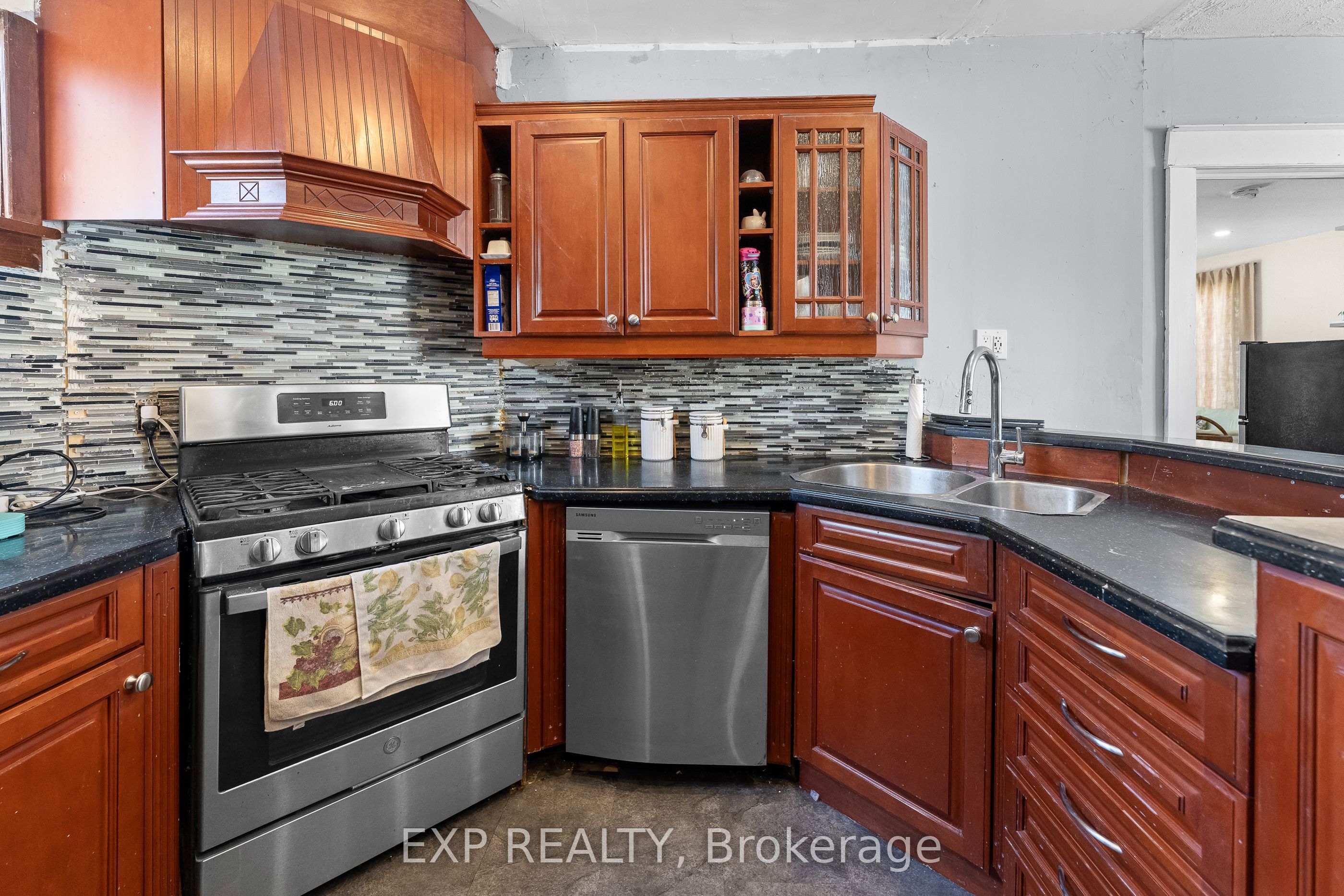 221 Bowen Road Property Photo 12