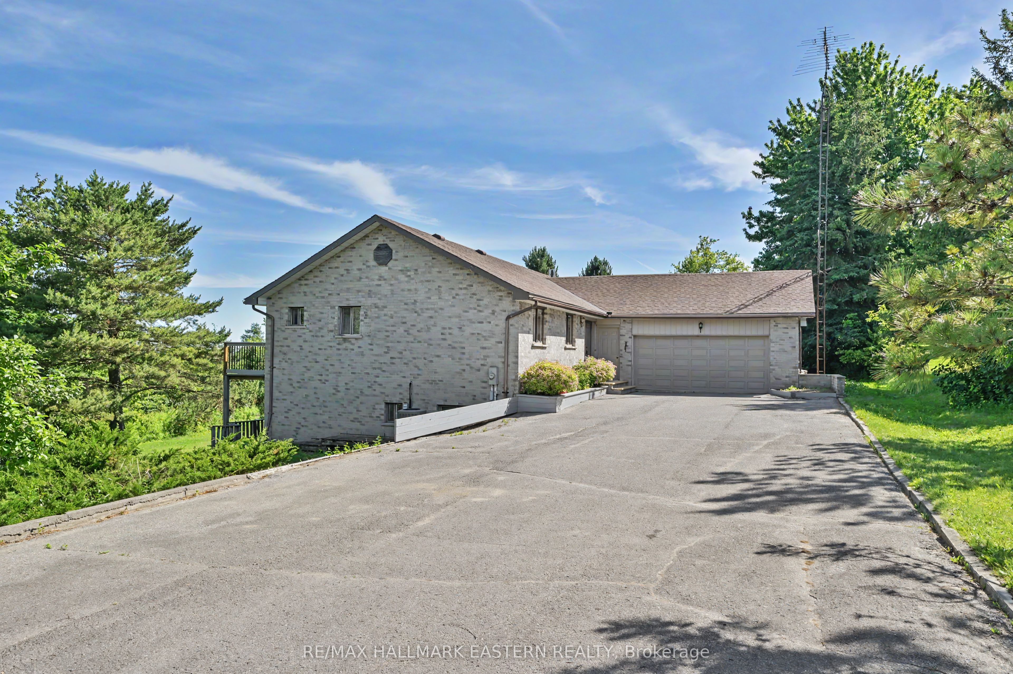 473 Sunset Crescent Property Photo 2