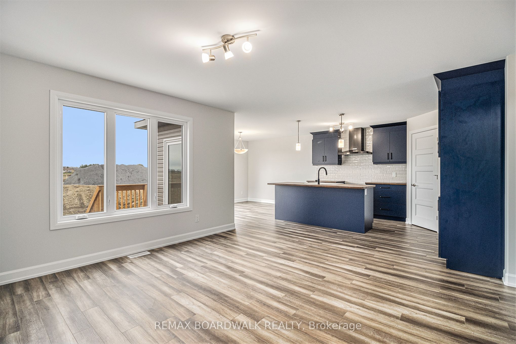 1141 Montblanc Crescent Property Photo 3
