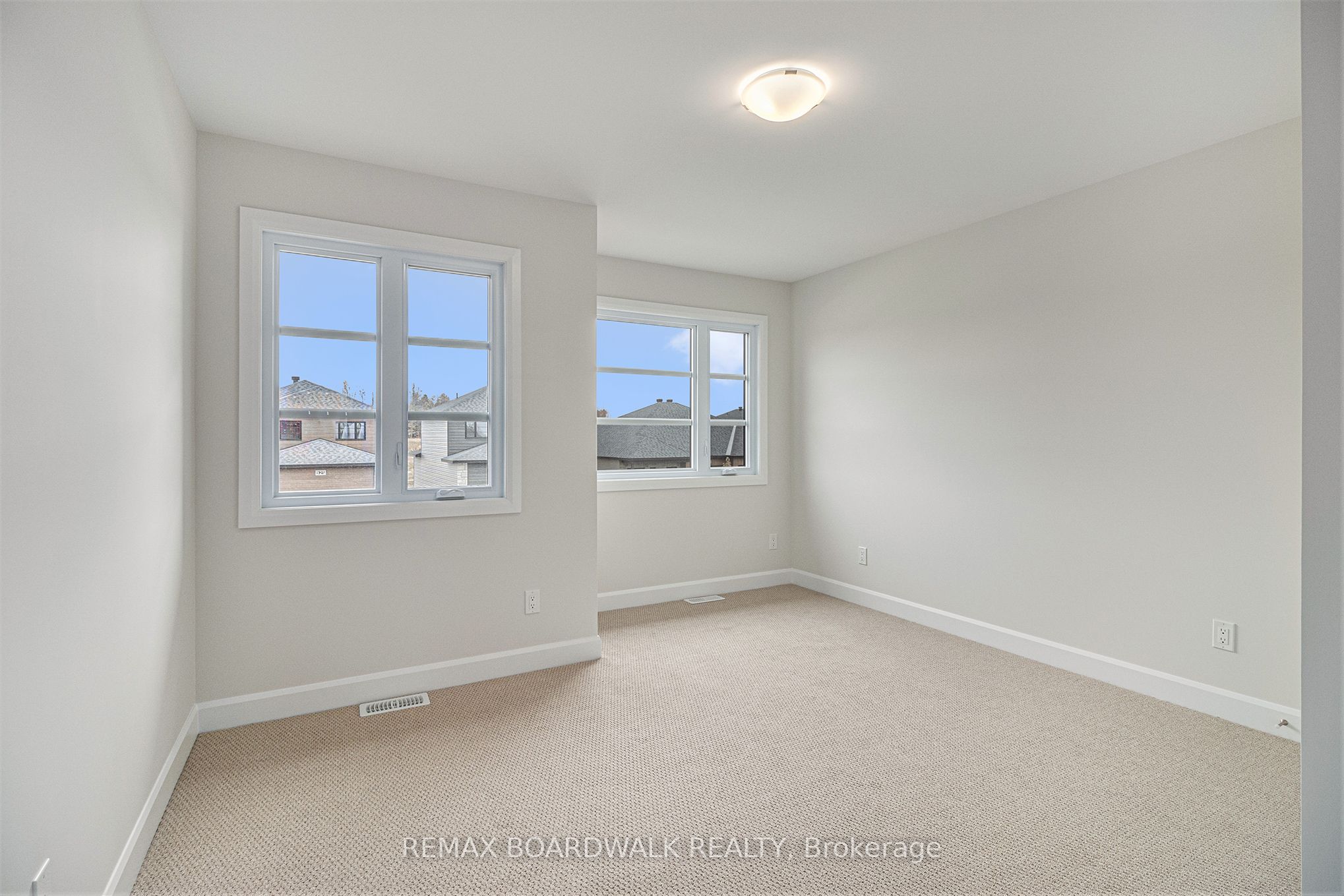 1141 Montblanc Crescent Property Photo 8