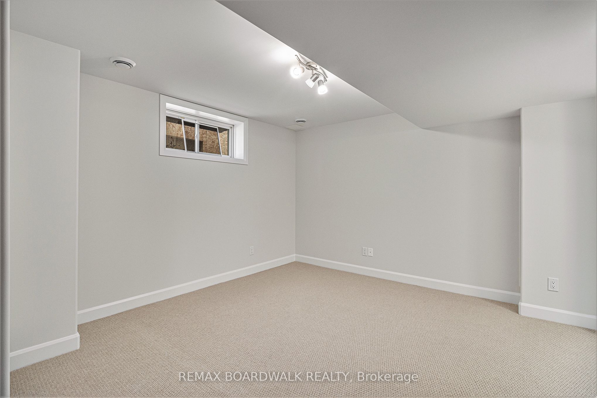 1141 Montblanc Crescent Property Photo 13