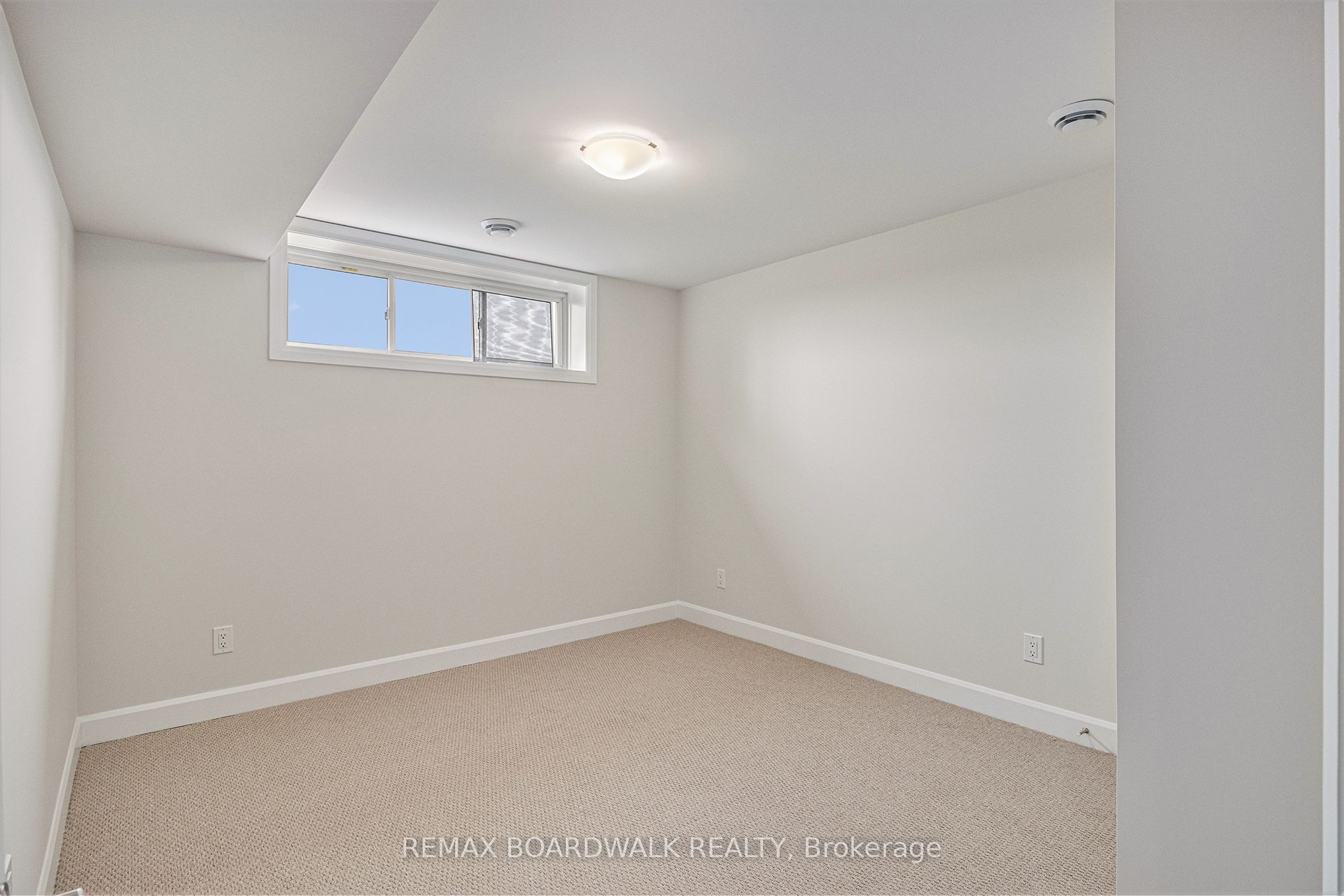 1141 Montblanc Crescent Property Photo 14