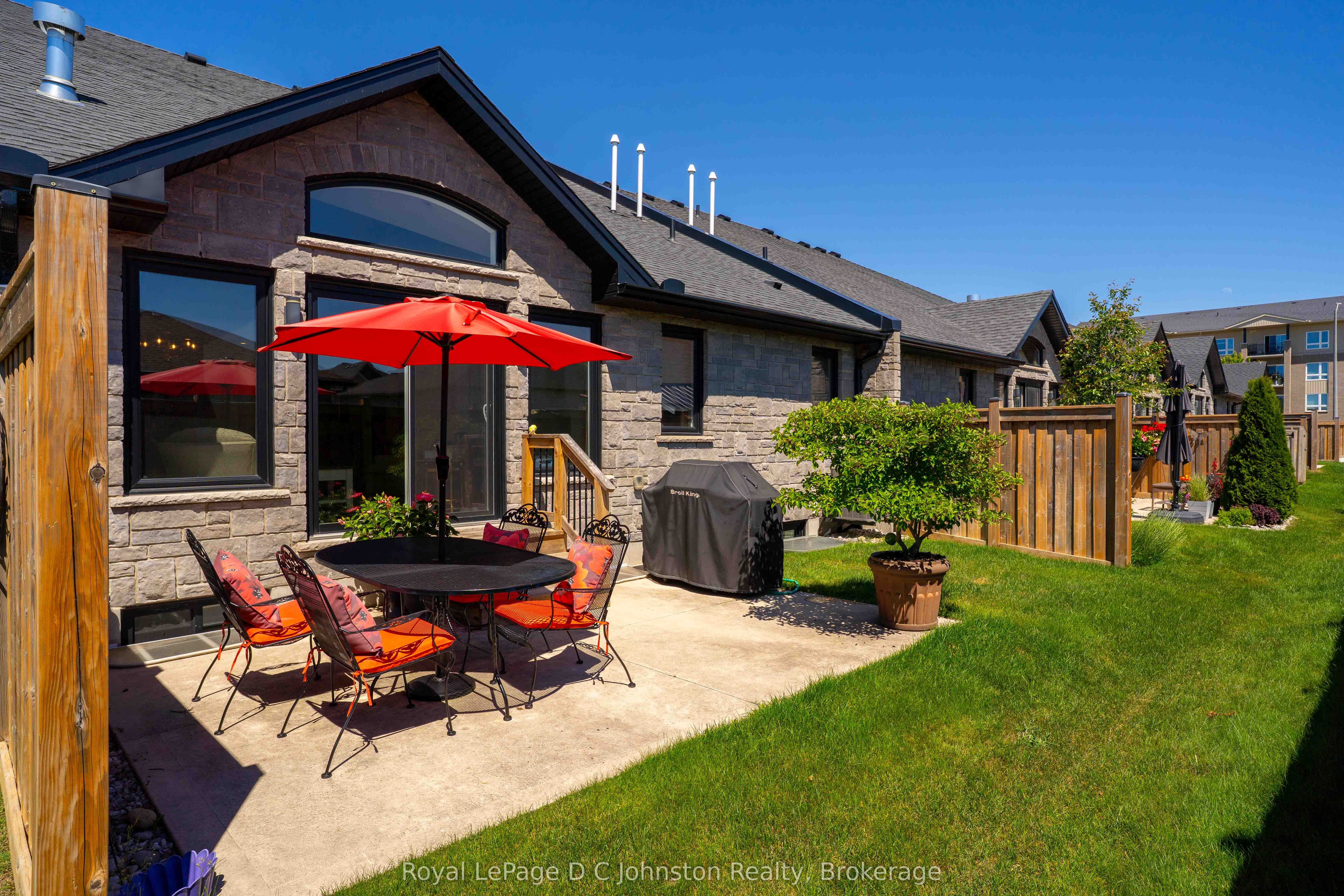 560 Devonshire Road 16 Property Photo 5