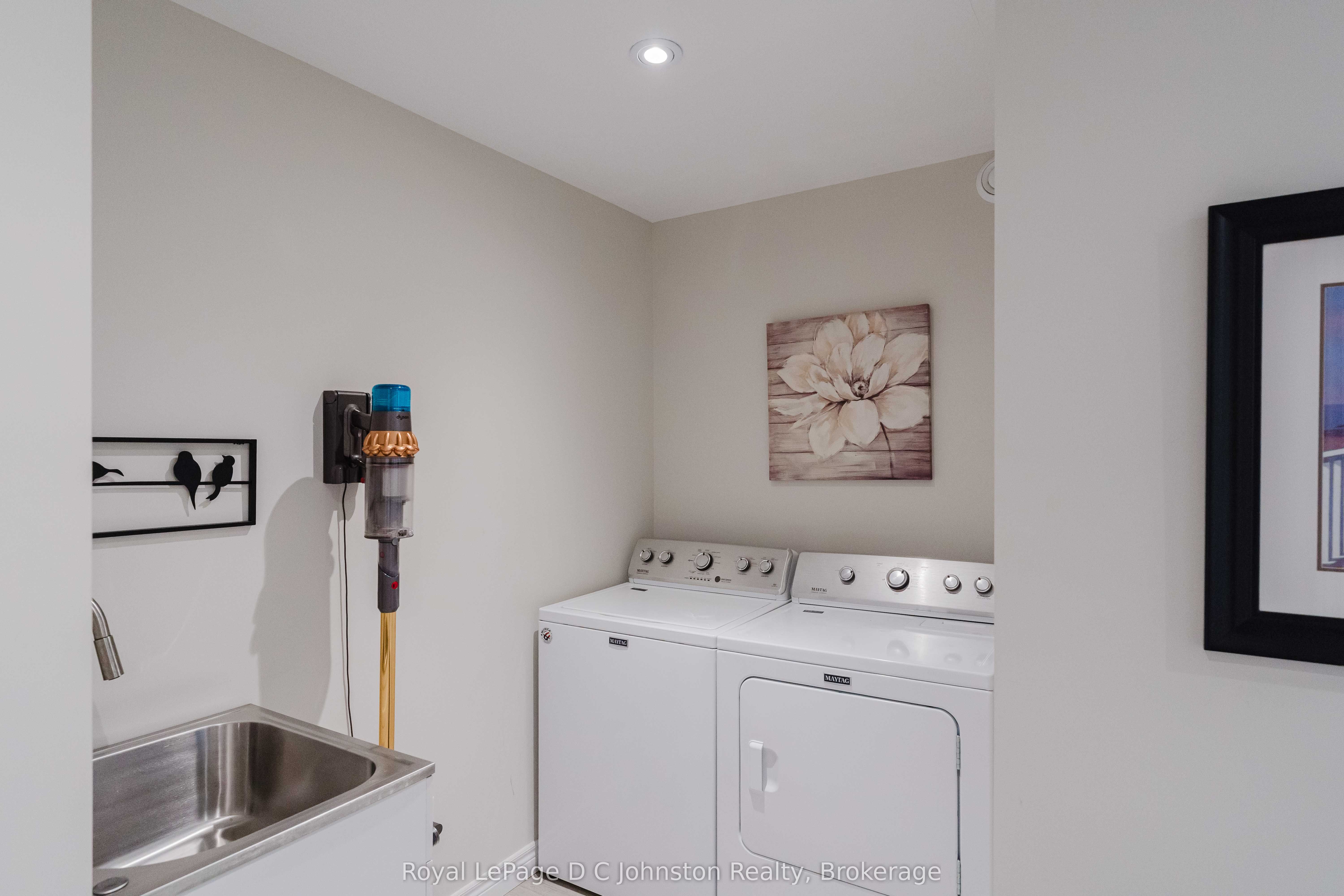 560 Devonshire Road 16 Property Photo 11