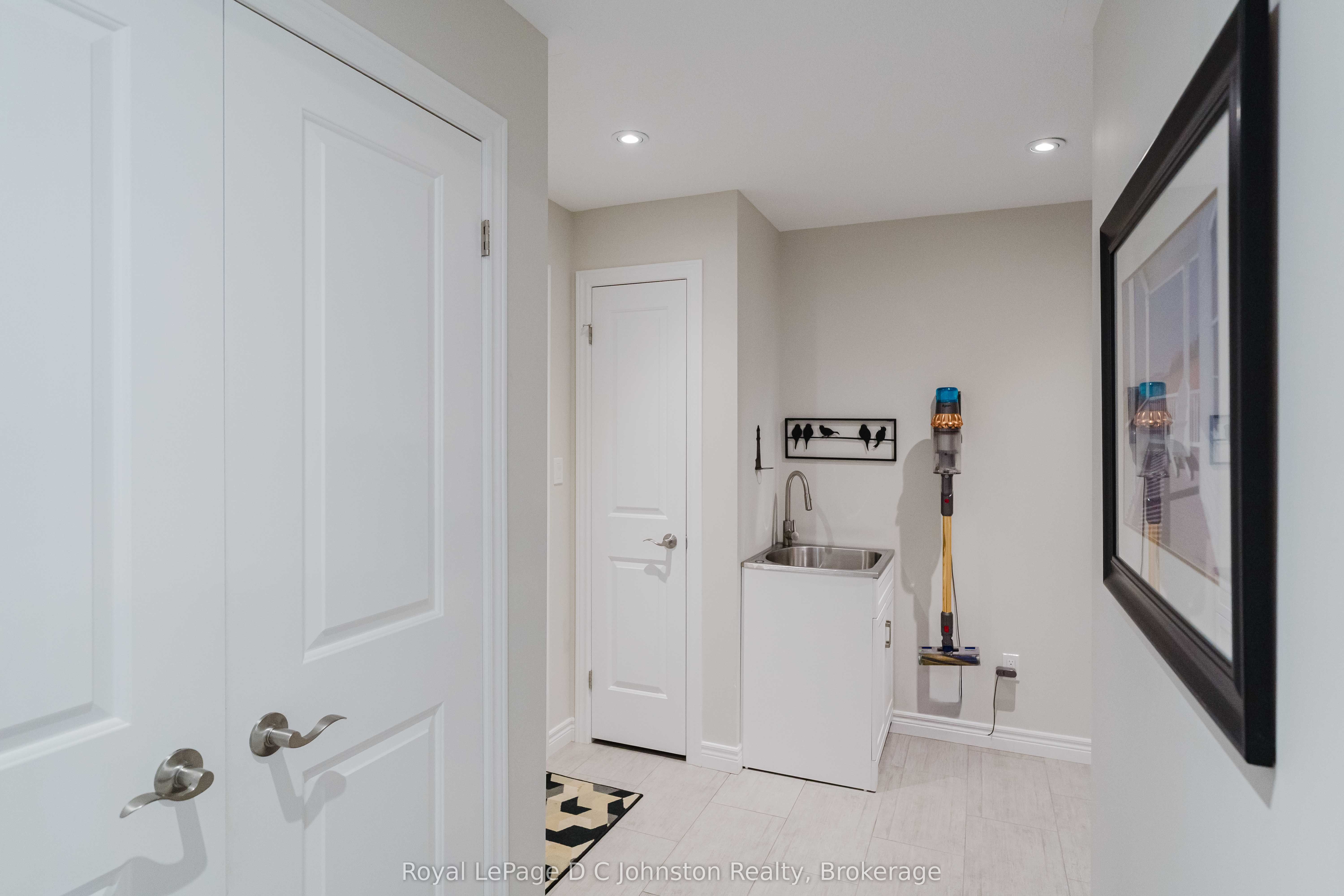 560 Devonshire Road 16 Property Photo 39