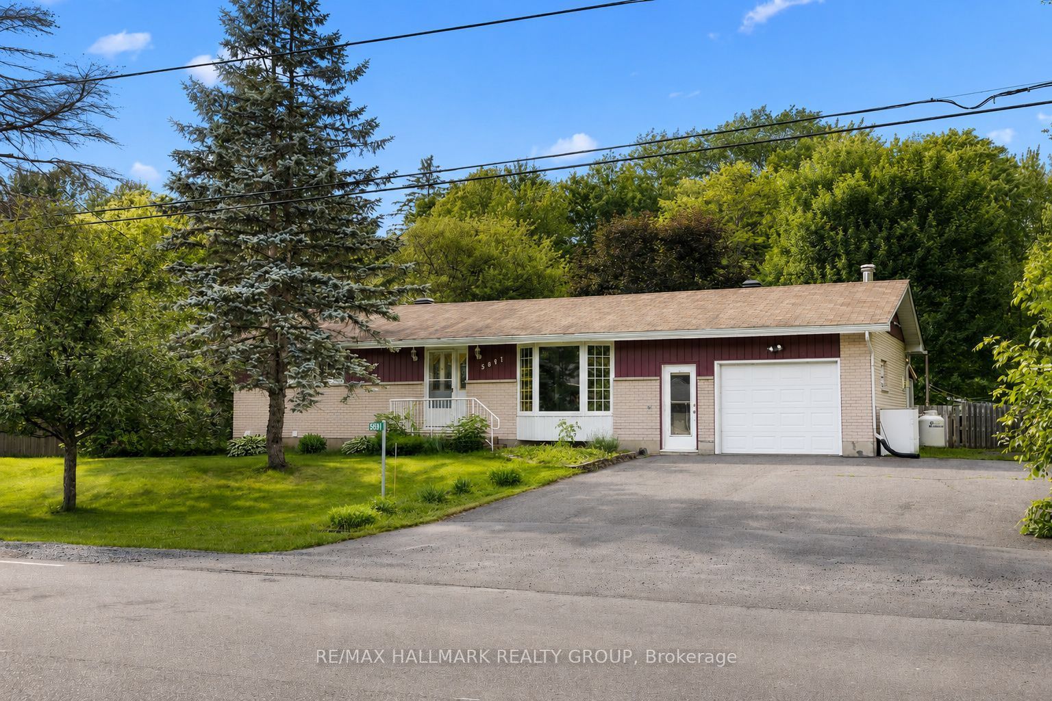5881 Piperville Road Property Photo 1