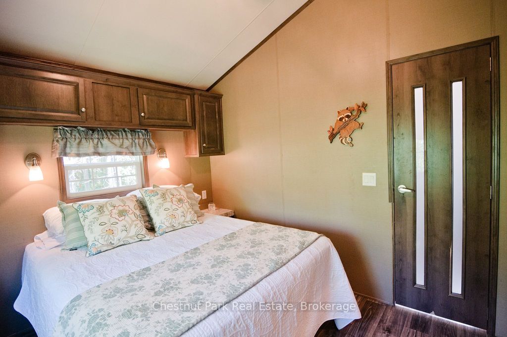 98 North Shore Road Unit 1 Property Photo 10