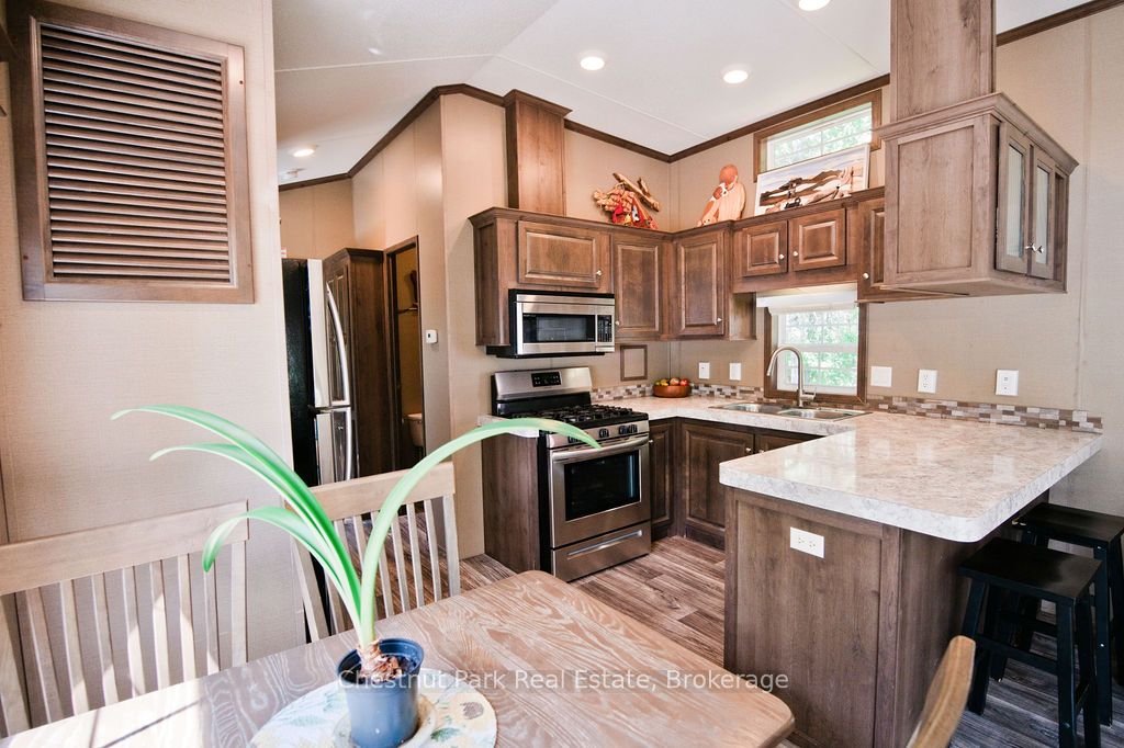 98 North Shore Road Unit 1 Property Photo 15