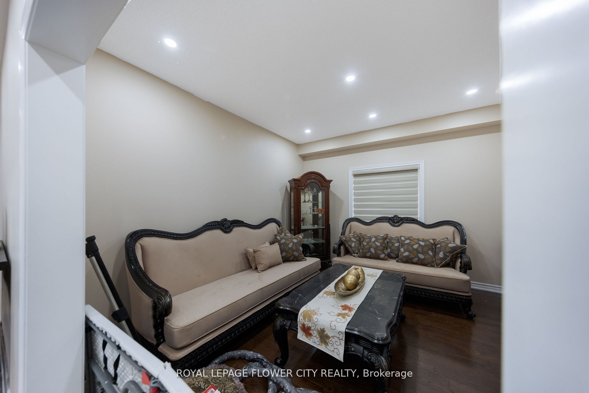 889 O' Reilly Crescent Property Photo 8