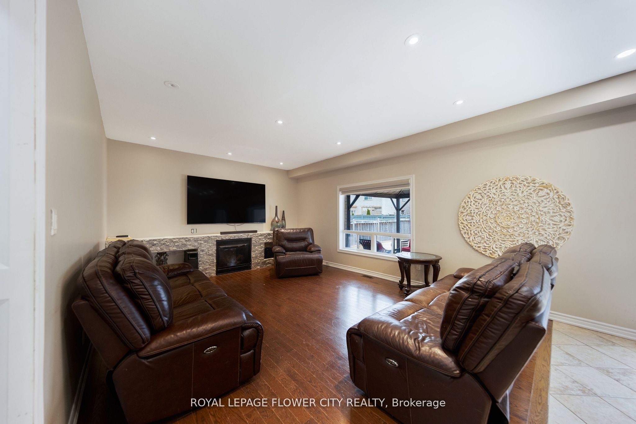 889 O' Reilly Crescent Property Photo 10