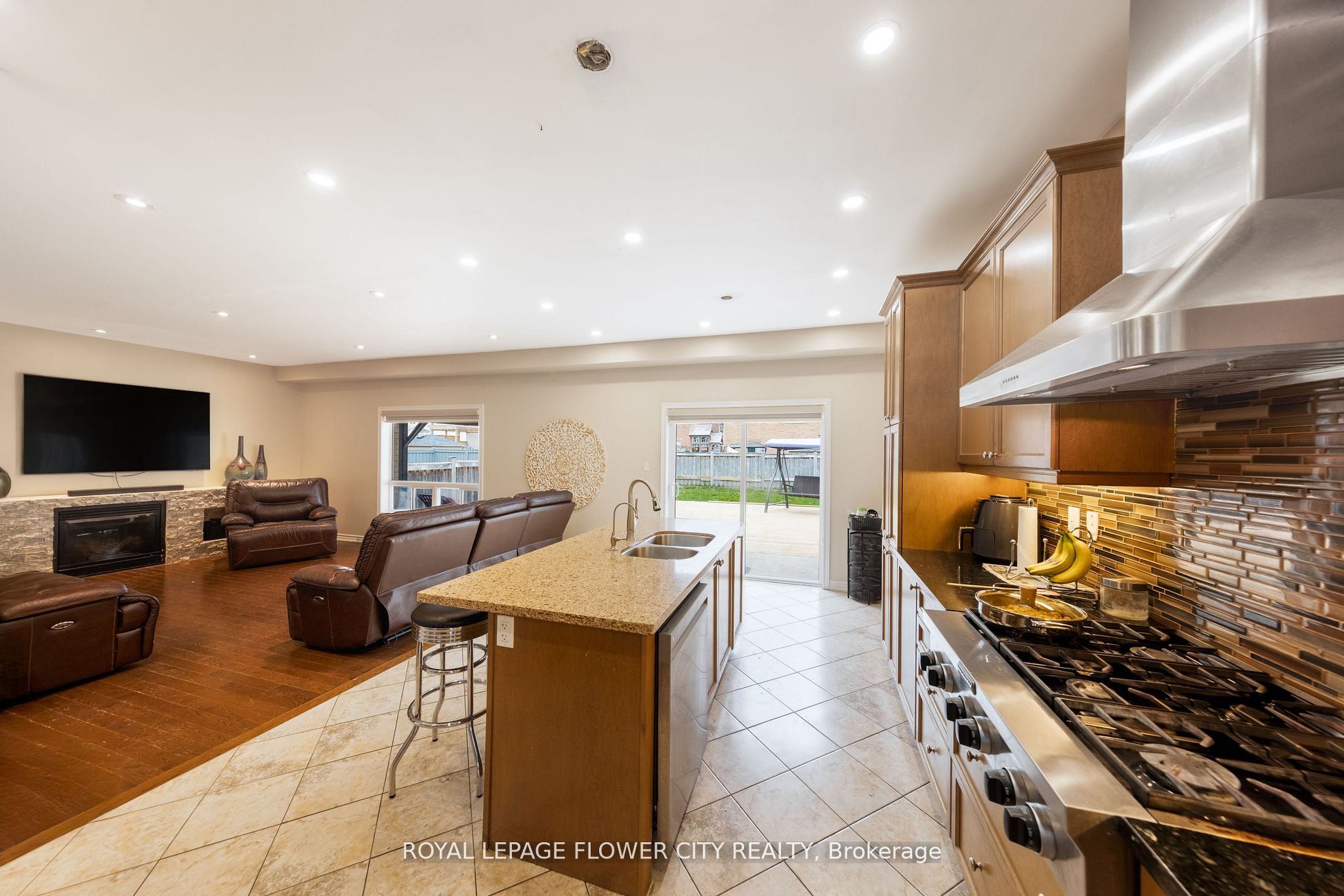 889 O' Reilly Crescent Property Photo 13