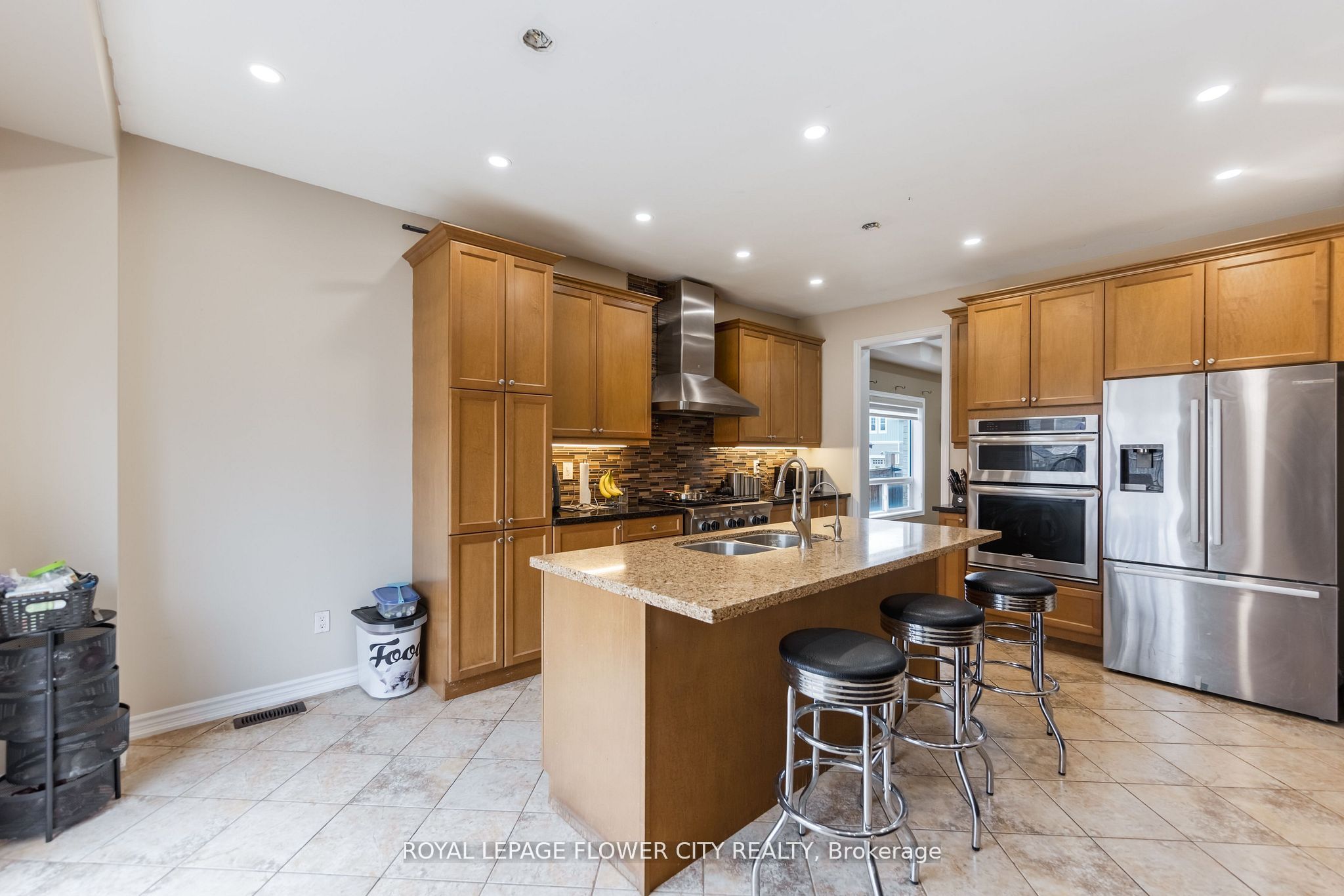 889 O' Reilly Crescent Property Photo 14