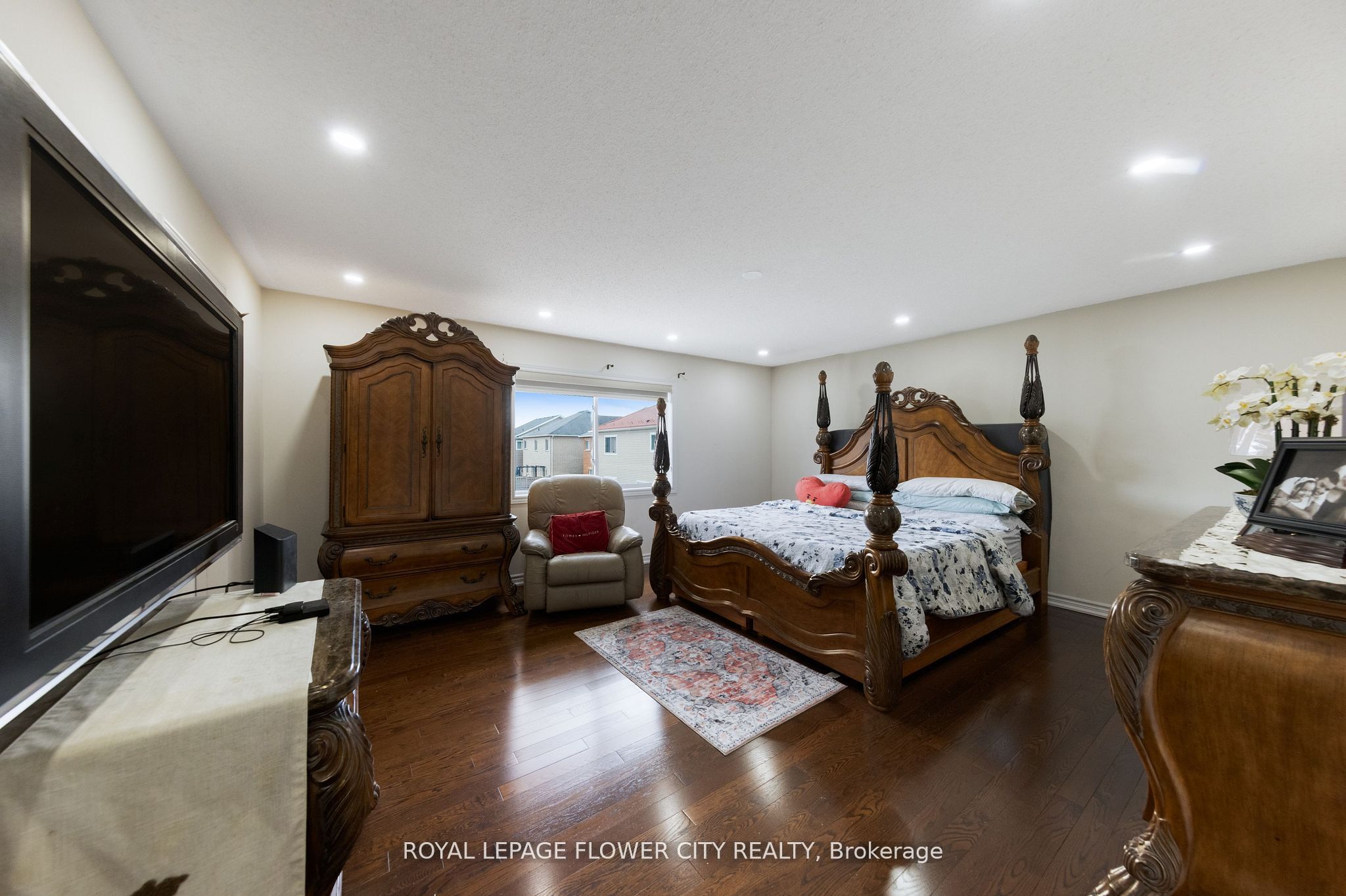 889 O' Reilly Crescent Property Photo 32
