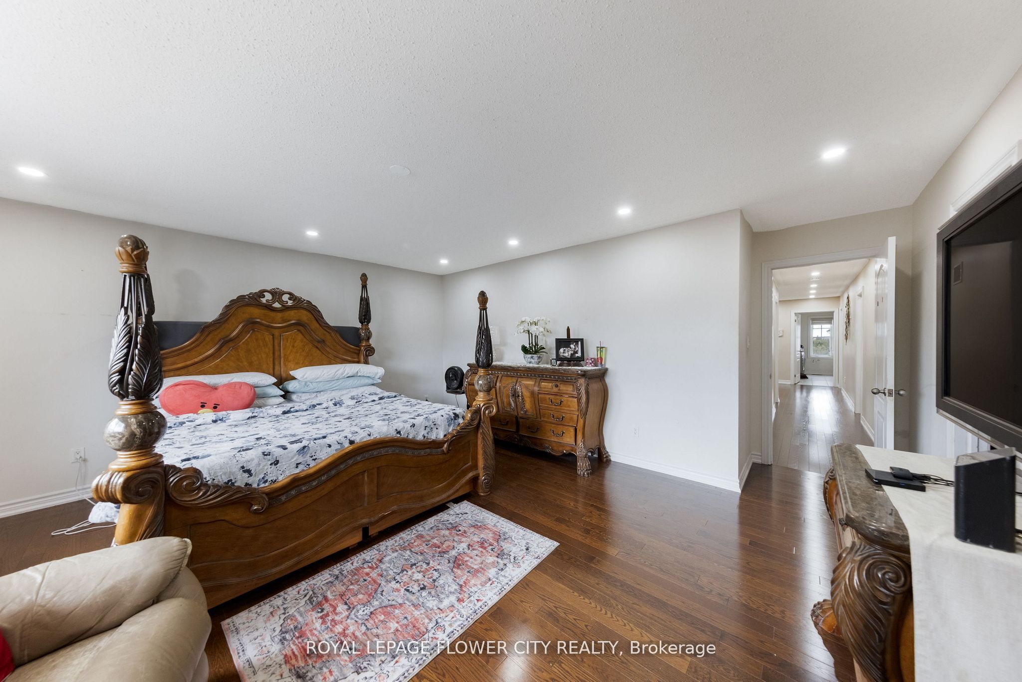 889 O' Reilly Crescent Property Photo 33