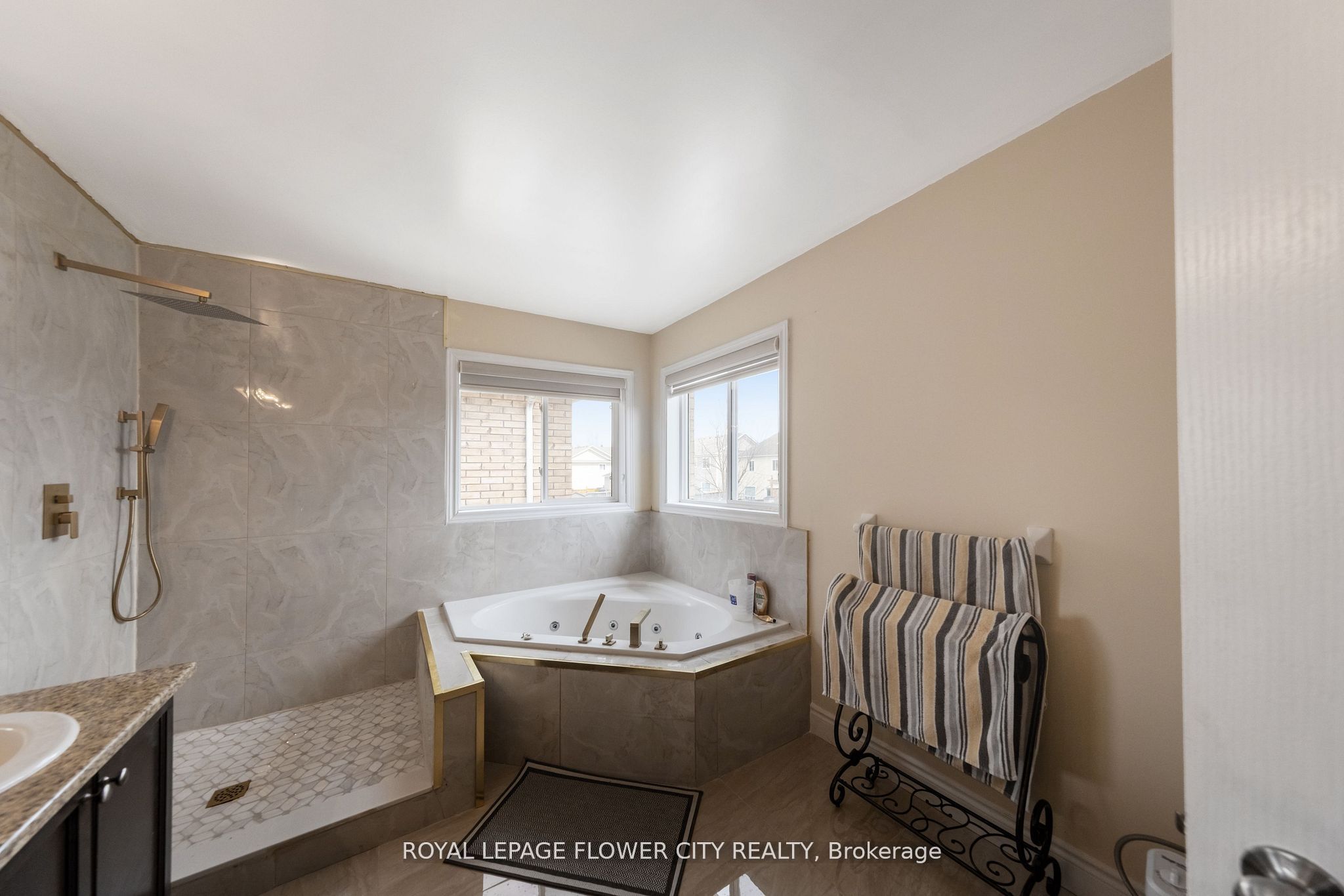 889 O' Reilly Crescent Property Photo 35