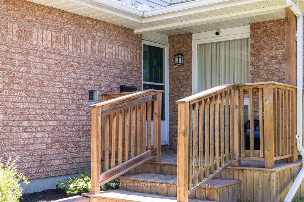 38 Burlington Crescent Property Photo 2