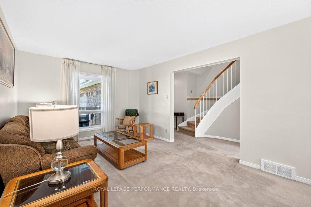 38 Burlington Crescent Property Photo 3