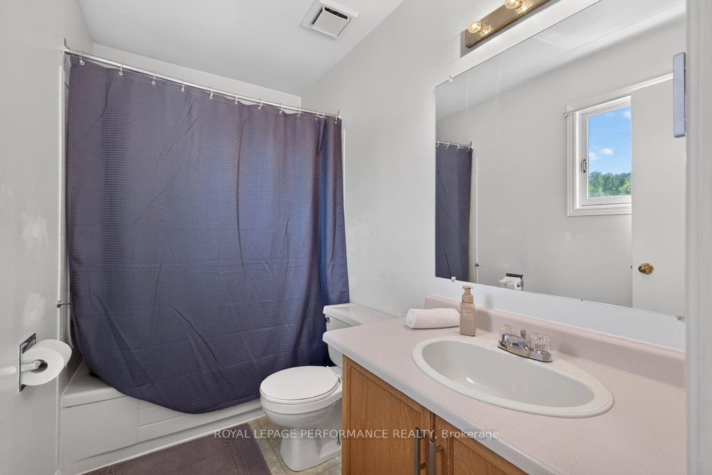 38 Burlington Crescent Property Photo 24