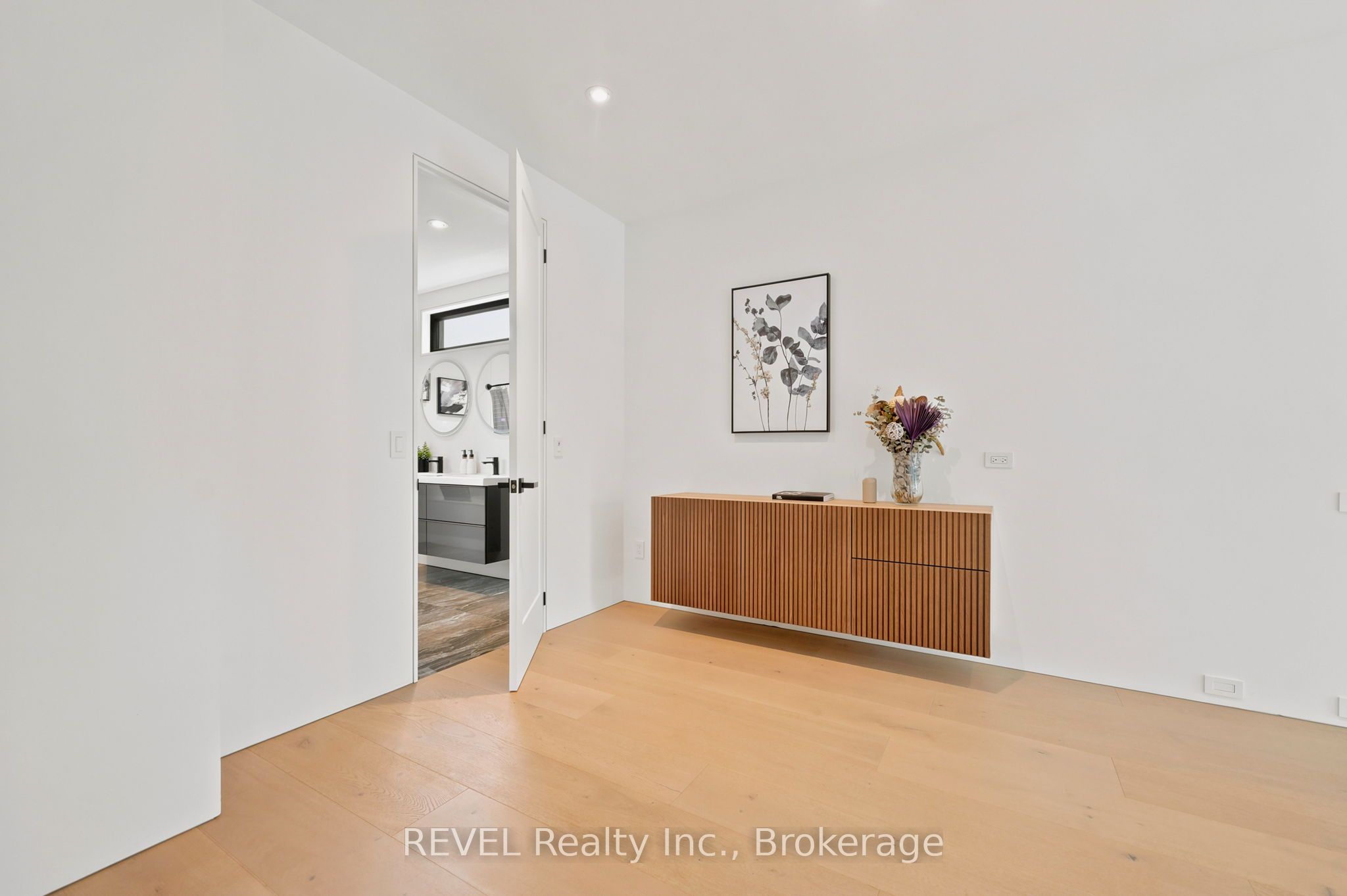 81 Mackenzie King Avenue Property Photo 33