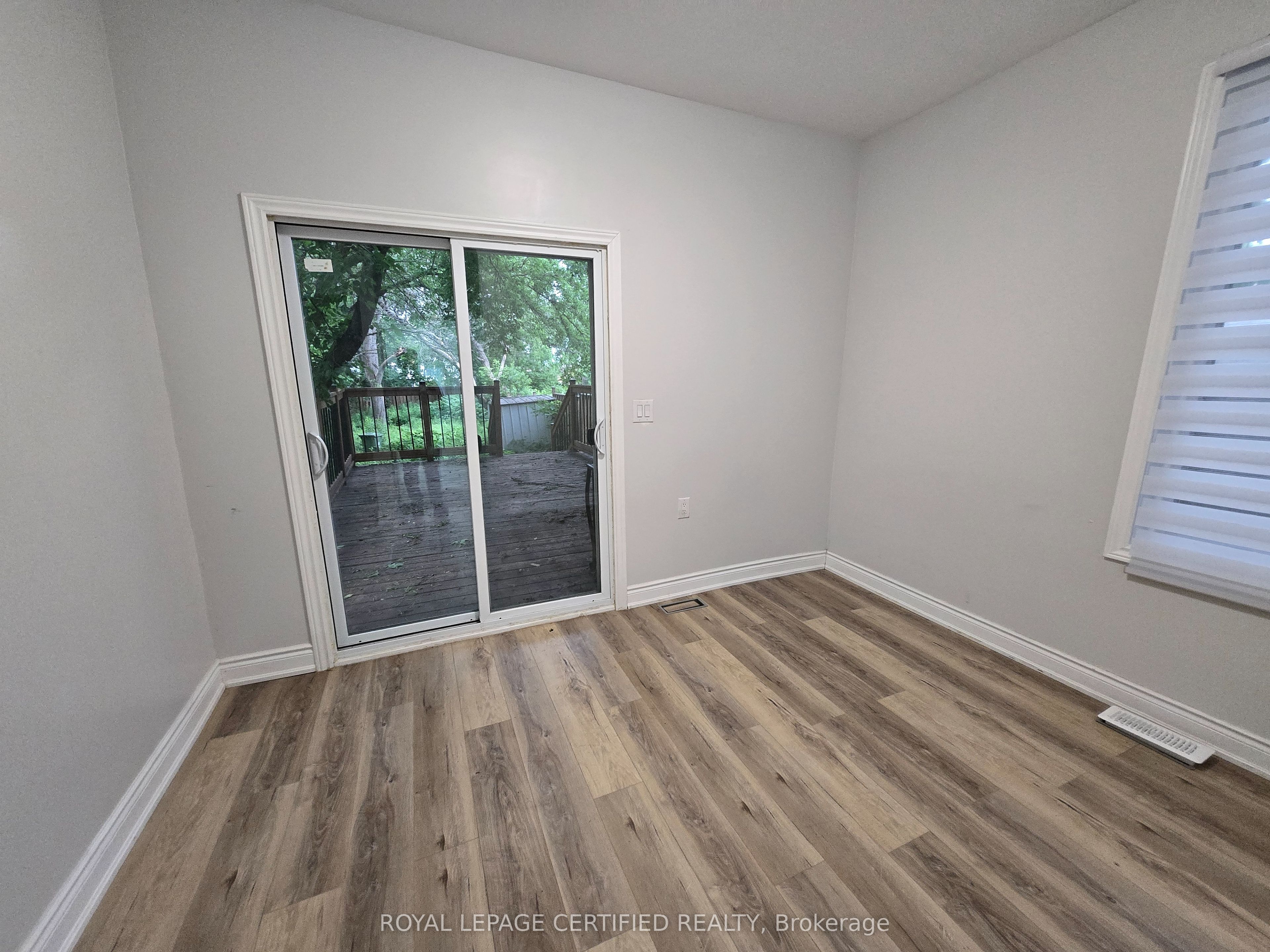 195 Picton Street E Property Photo 12
