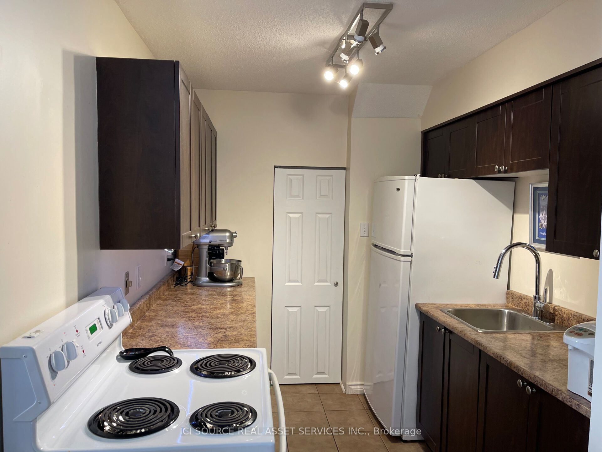 12c Sonnet Crescent Property Photo 6