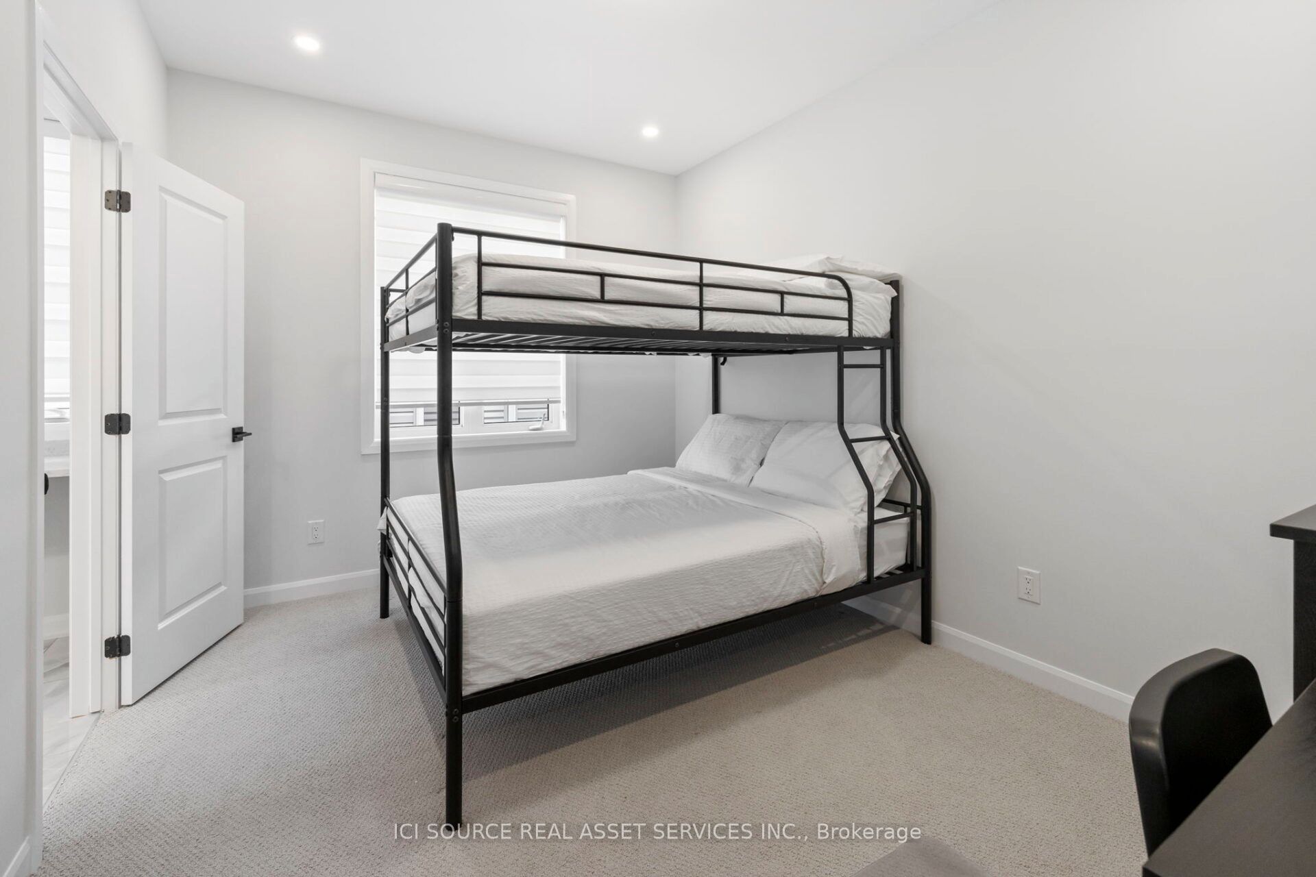 733 Coast Circle Property Photo 18